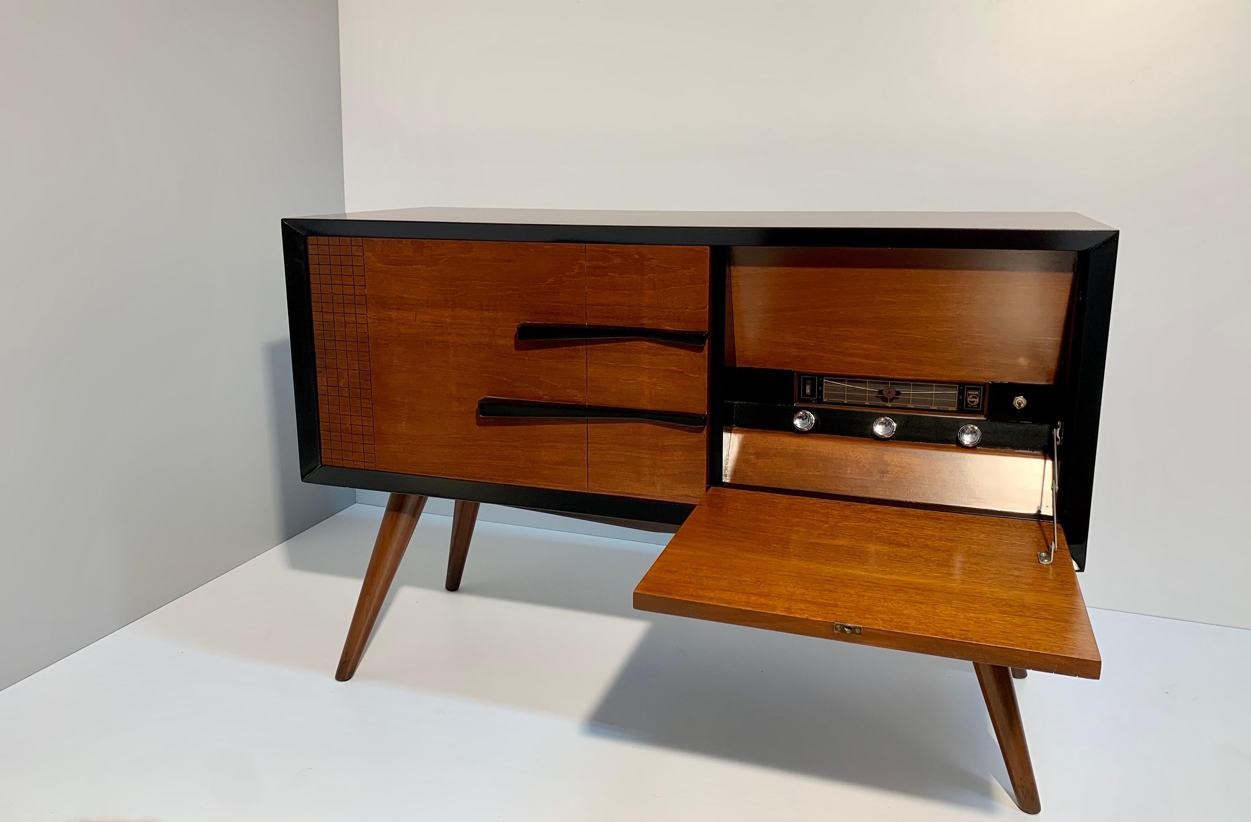 Spectacular midcentury console made in Mexico in the ends 1950s, mahogany wood, the original system we believe does not work. The entire exterior and interior was professionally restored.