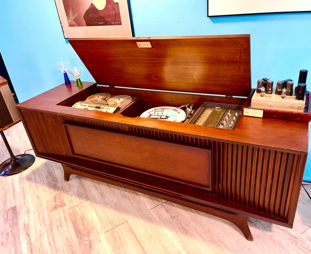 Wood Mid-Century Modern Stereo Console Radio Record Player bar coffee table book For Sale