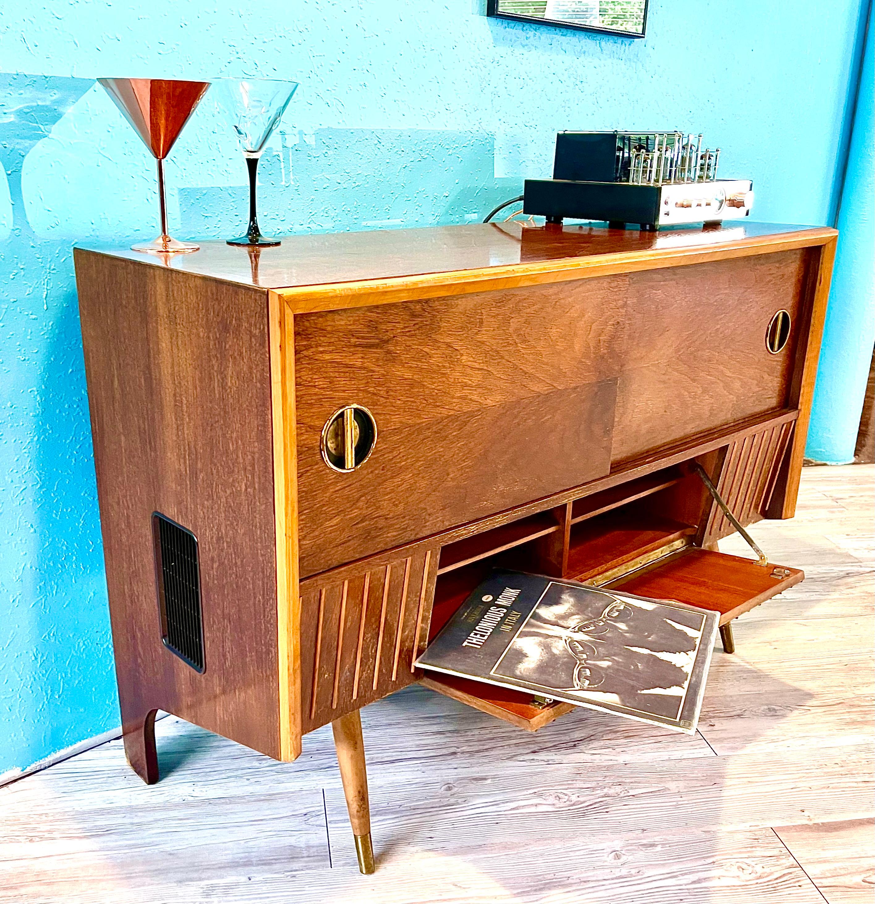 Mid-Century Modern Stereo Console Radio Record Player bar coffee table book For Sale 6