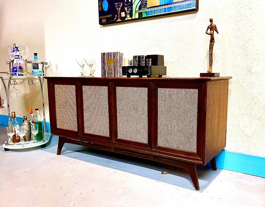 Woodwork Mid-Century Modern stereo console radio record player coffee table console book For Sale
