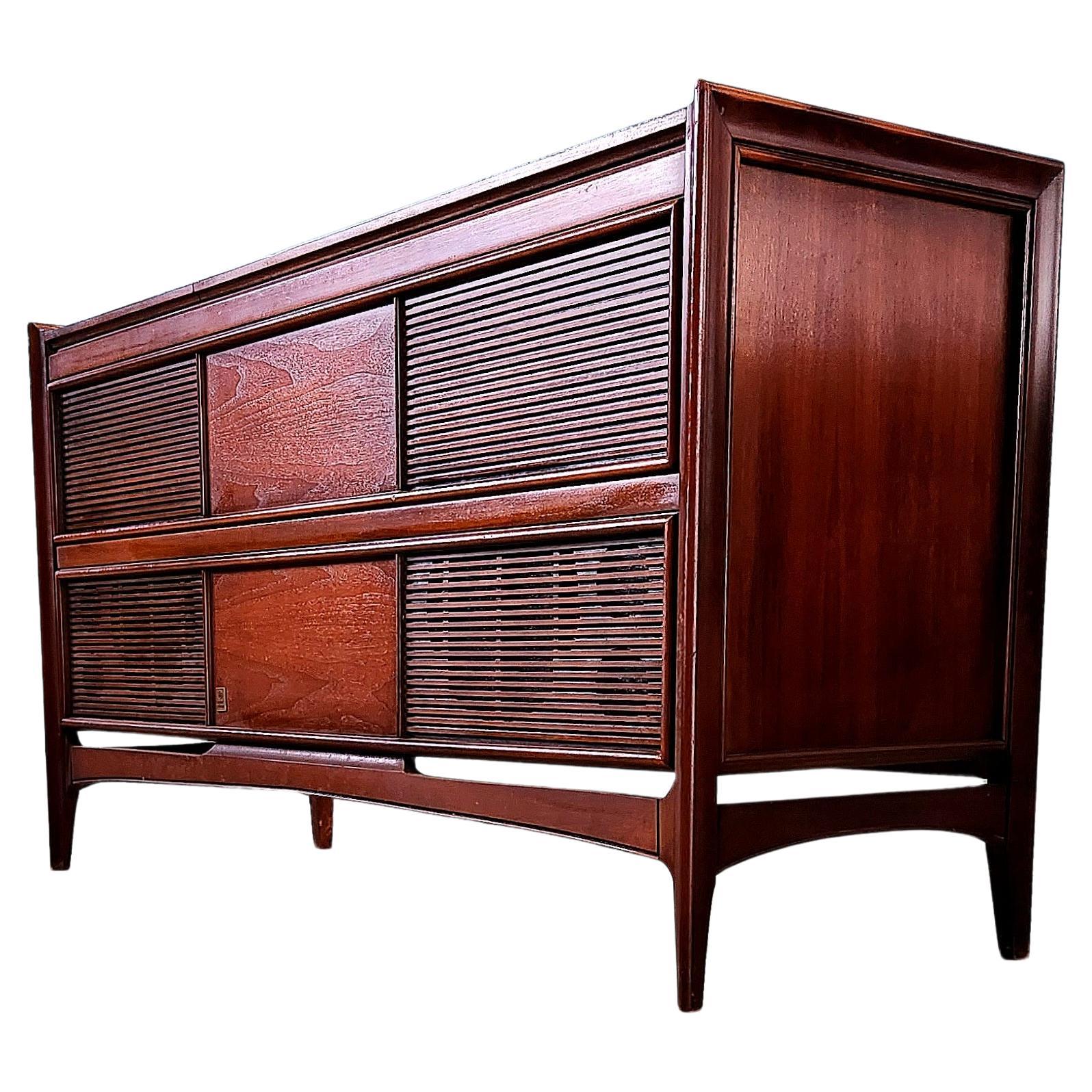 Mid-Century Modern Stereo Console Record Player bar platinum  For Sale