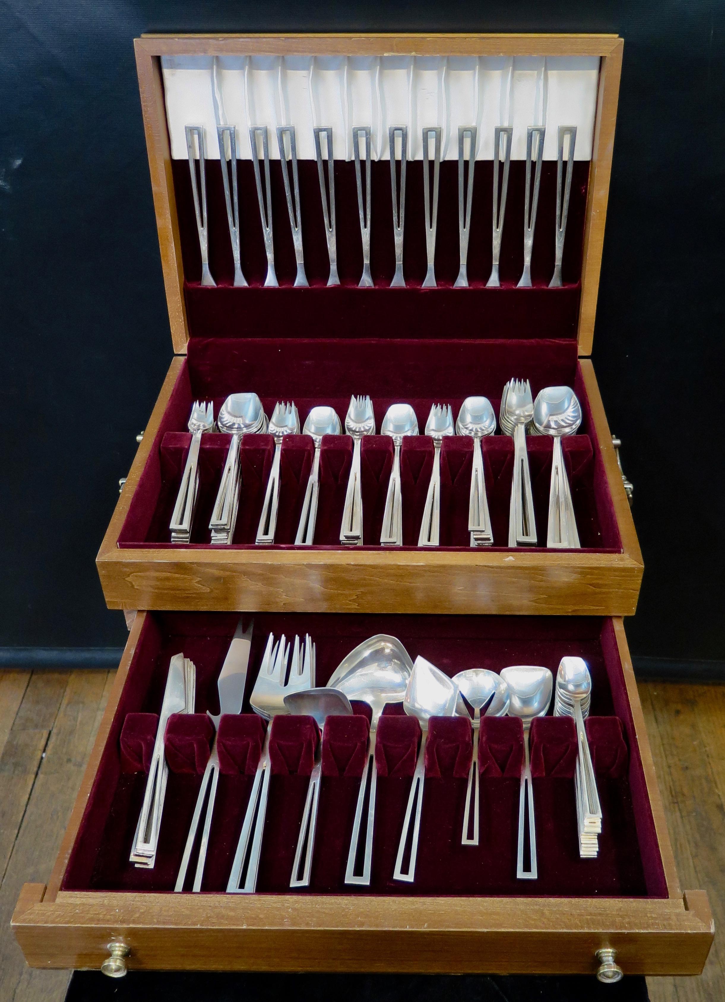 This vintage gleaming midcentury sterling silver flatware service is by the Mexican designer Celsa. The pattern, Avanti, has an impressive ultra-modern look that became very popular in New York after its production, circa 1955. Each piece of