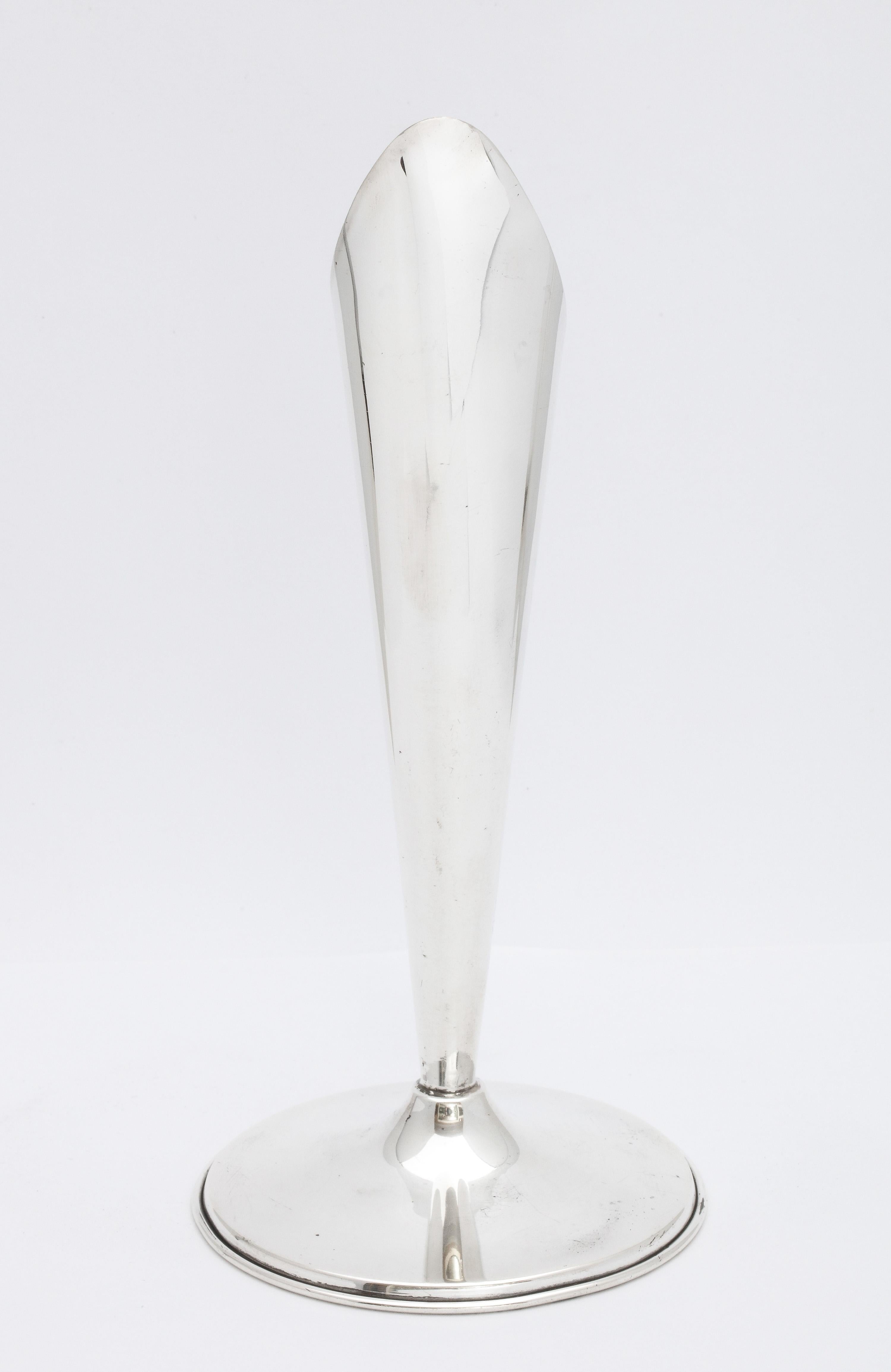 Mid-Century Modern Sterling Silver Calla Lily-Form Vase In Good Condition In New York, NY