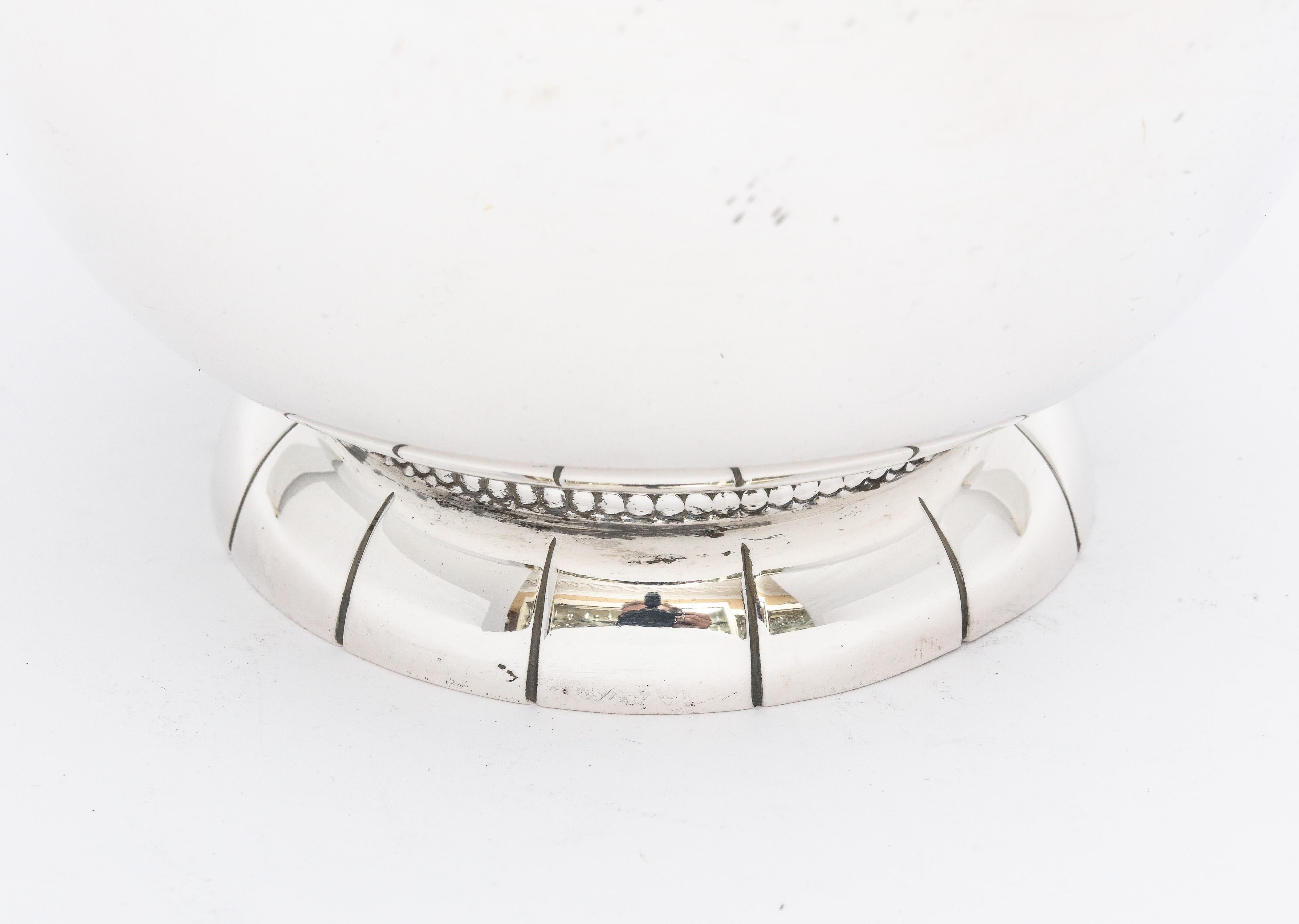 Mid-Century Modern Sterling Silver Serving Bowl on Raised Base For Sale 4