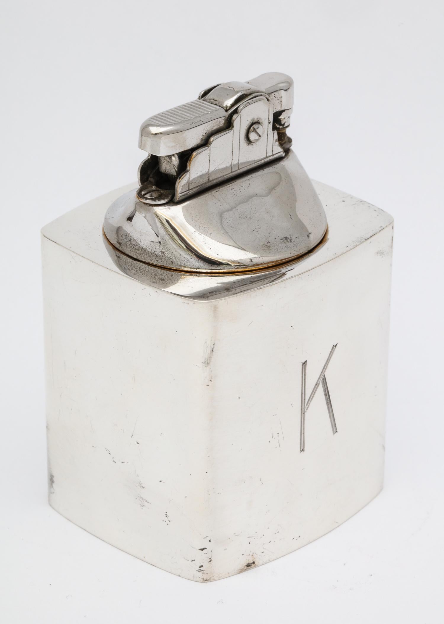 Mid-Century Modern Sterling Silver Table Lighter In Good Condition In New York, NY