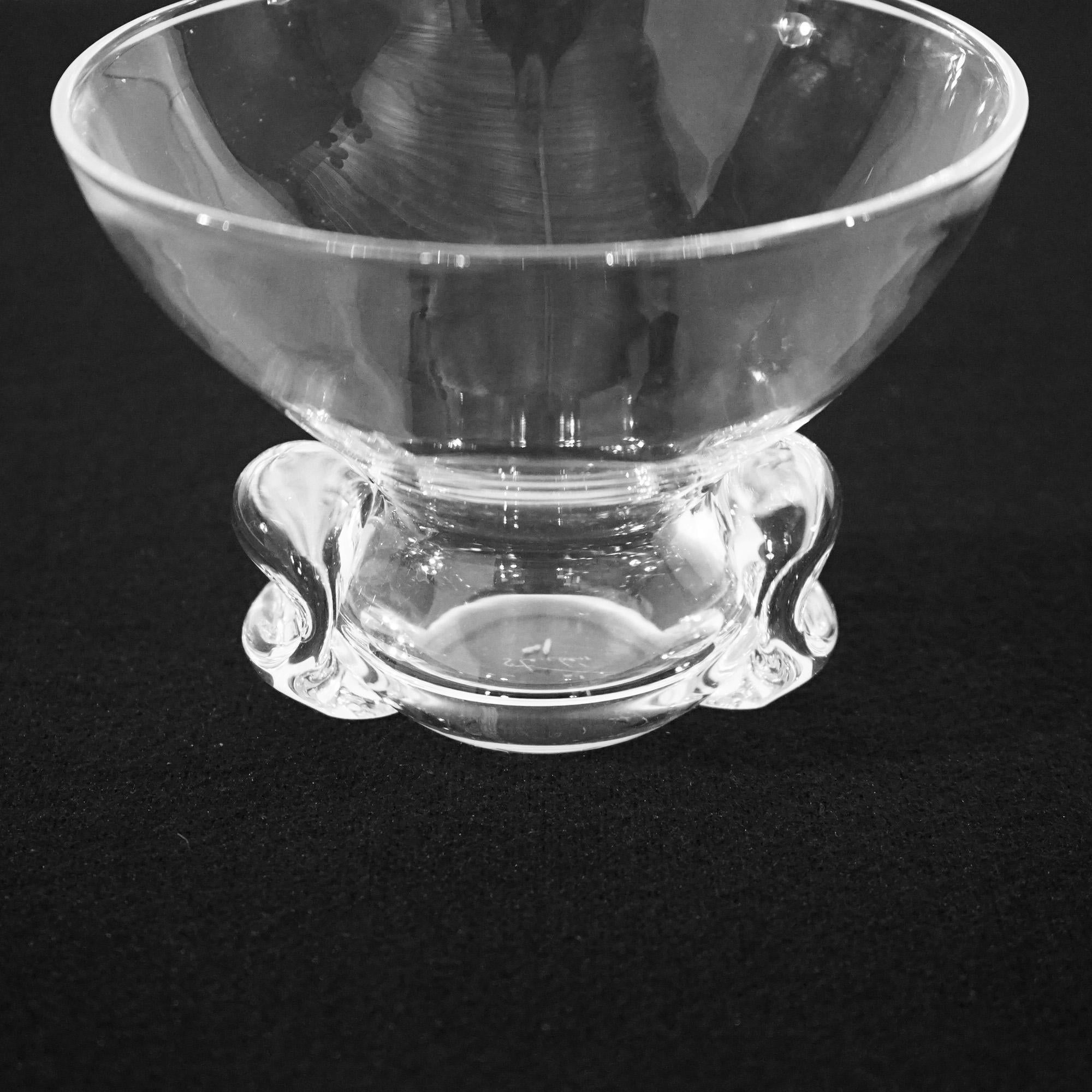 Mid Century Modern Steuben Art Glass Crystal Bowl with Pinched Base 20thC In Good Condition For Sale In Big Flats, NY