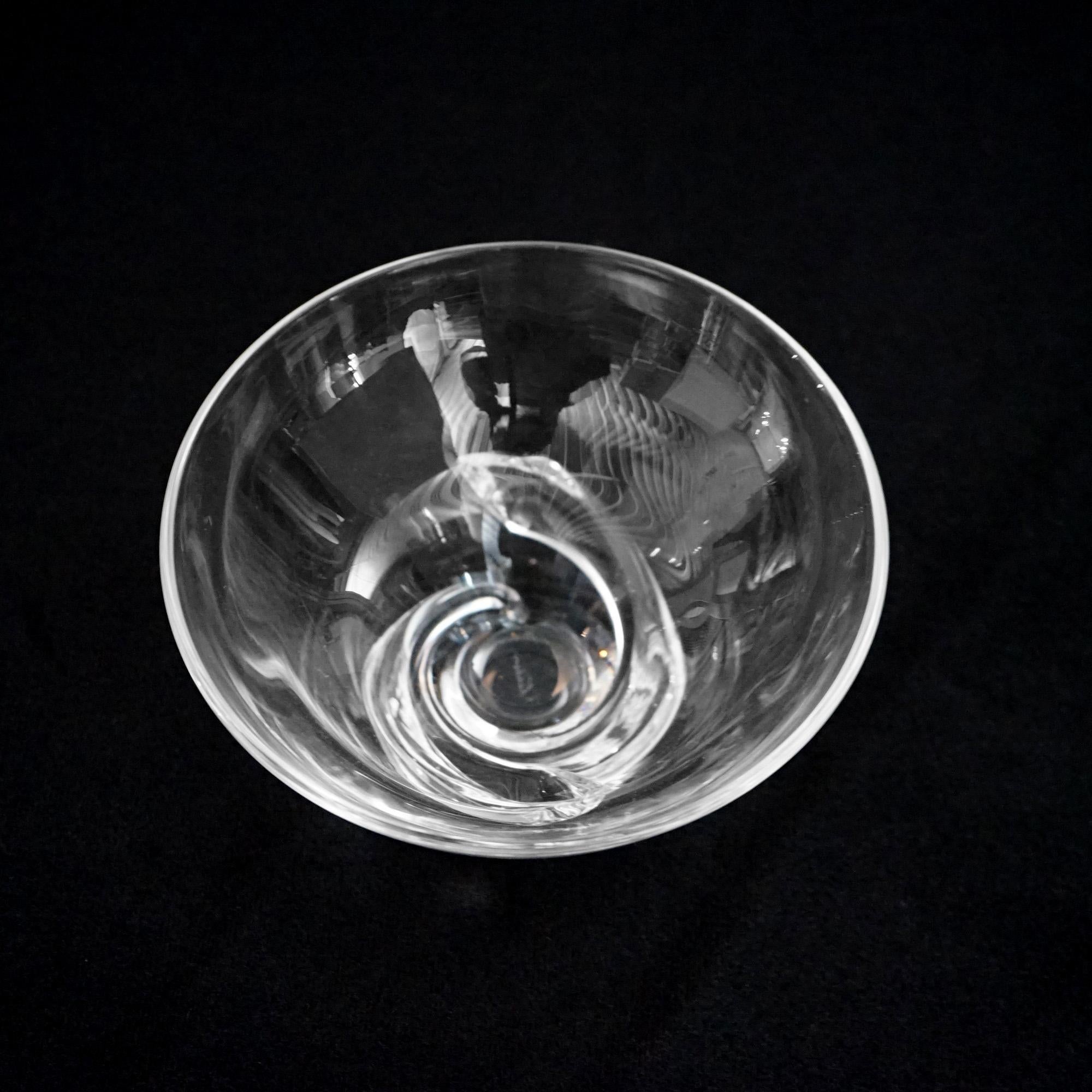 Moderne Steuben-Kunstglasschale mit Fuß aus der Mitte des Jahrhunderts, 20. Jahrhunderts (amerikanisch) im Angebot