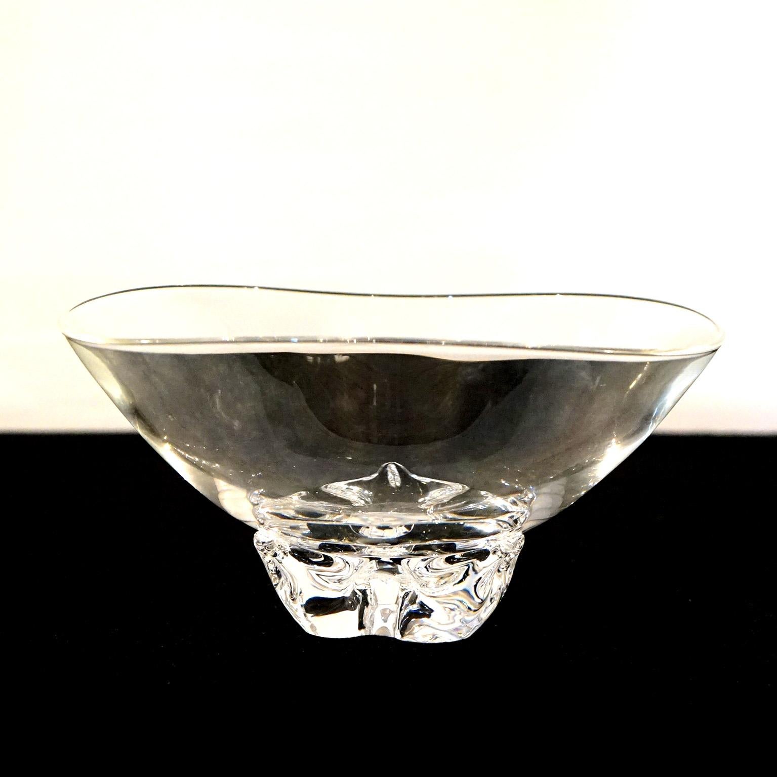 Mid Century Modern Steuben Art Glass Footed Crystal Bowl 20thC In Good Condition In Big Flats, NY