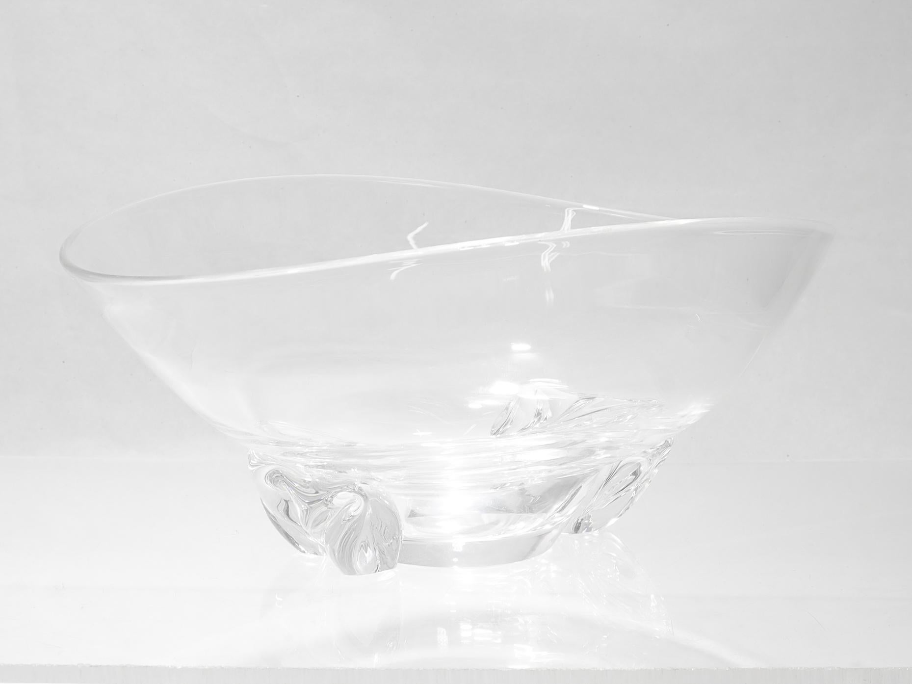 Cuenco en forma de cesta de cristal Steuben Glass moderno de mediados de siglo de Donald Pollard #8079 Moderno de mediados de siglo en venta