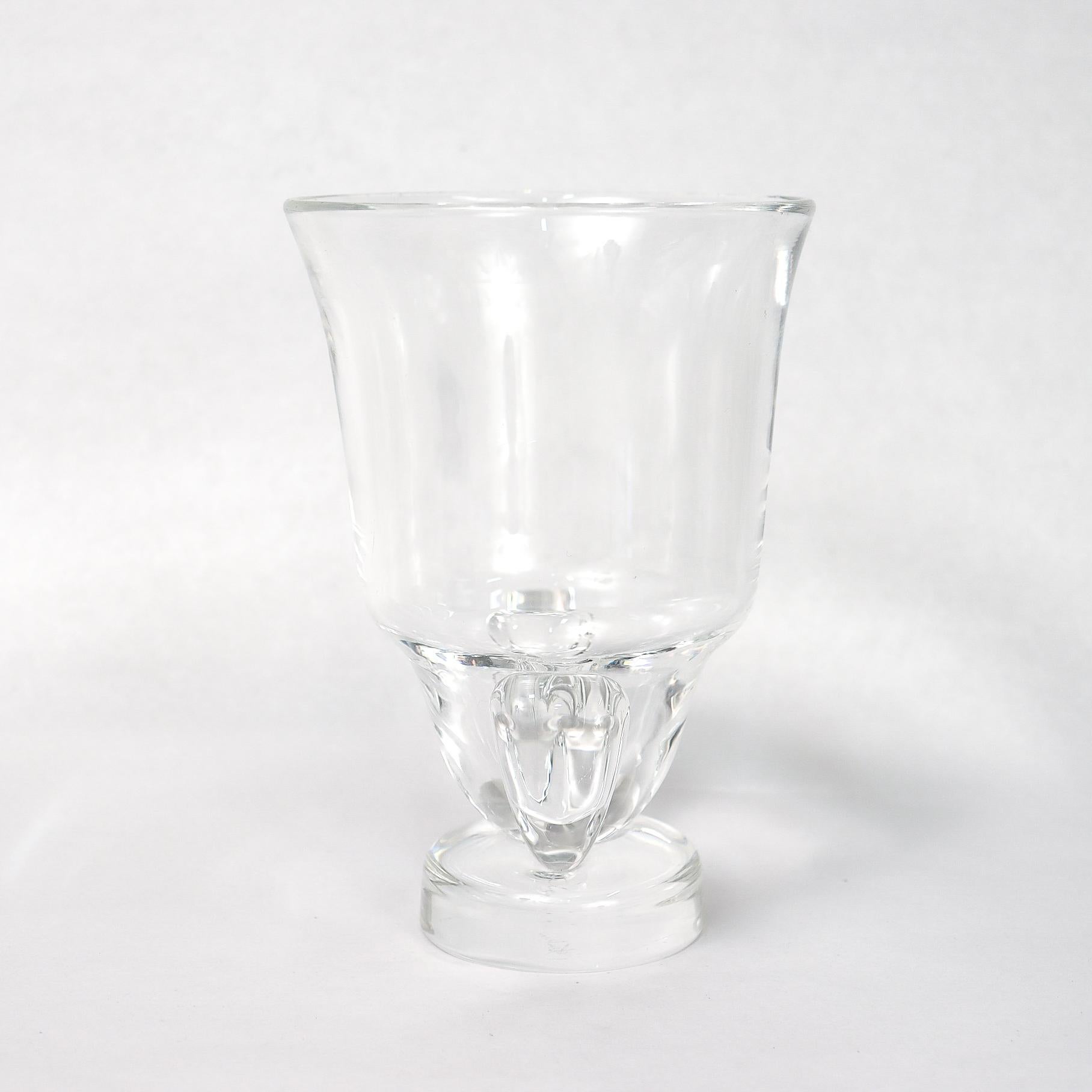 Jarrón moderno de mediados de siglo de Steuben Glass con base de volutas Estadounidense en venta