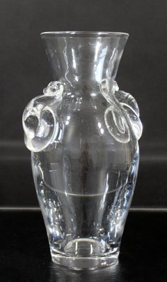 Vase d'art décoratif Steuben Lloyd Atkins à poignée annulaire:: 1950s