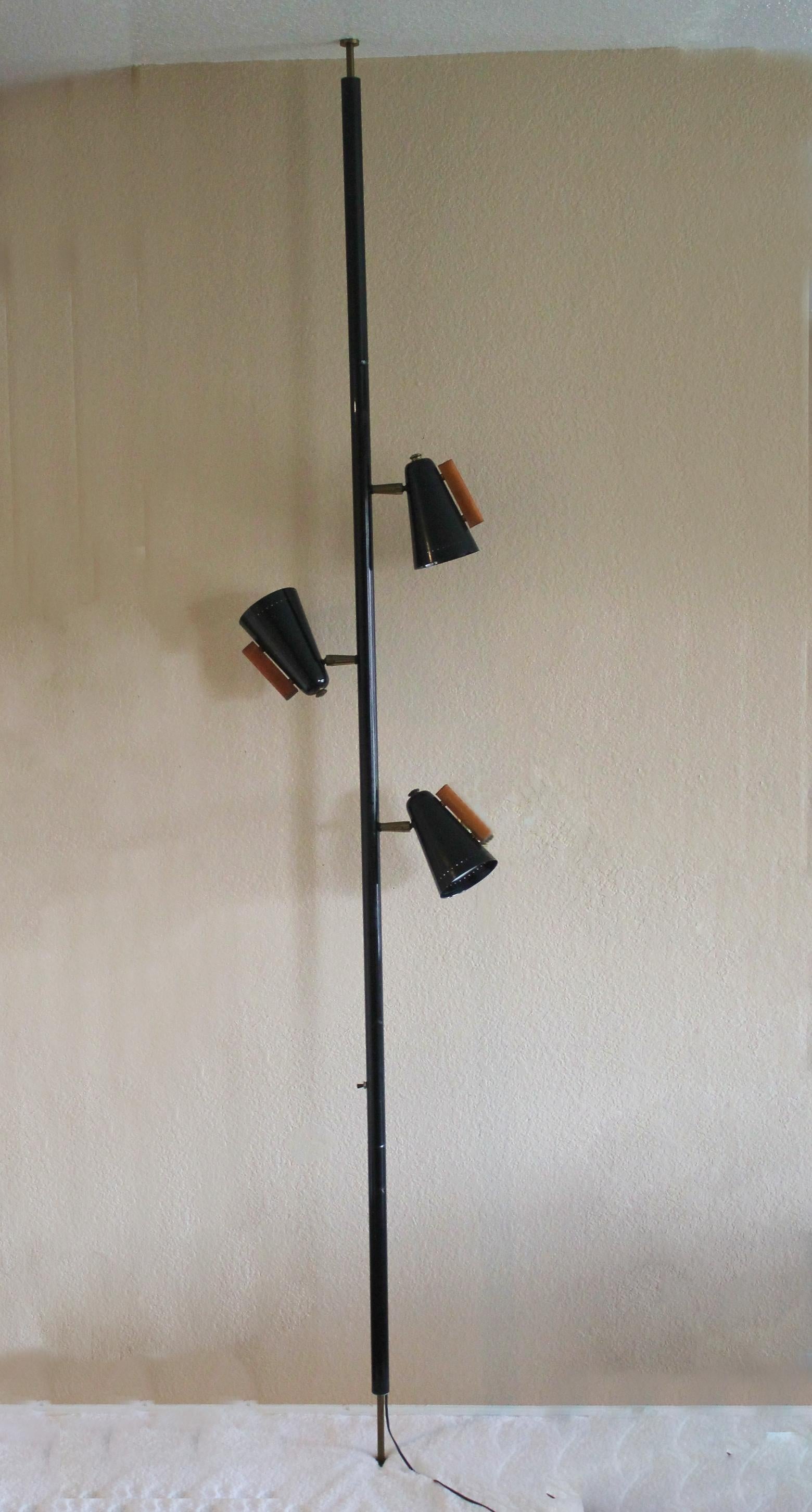 Mid Century Modern Stiffel Tension Pole Lamp by Raymond Loewy 1955 Decorator wow In Good Condition In Peoria, AZ