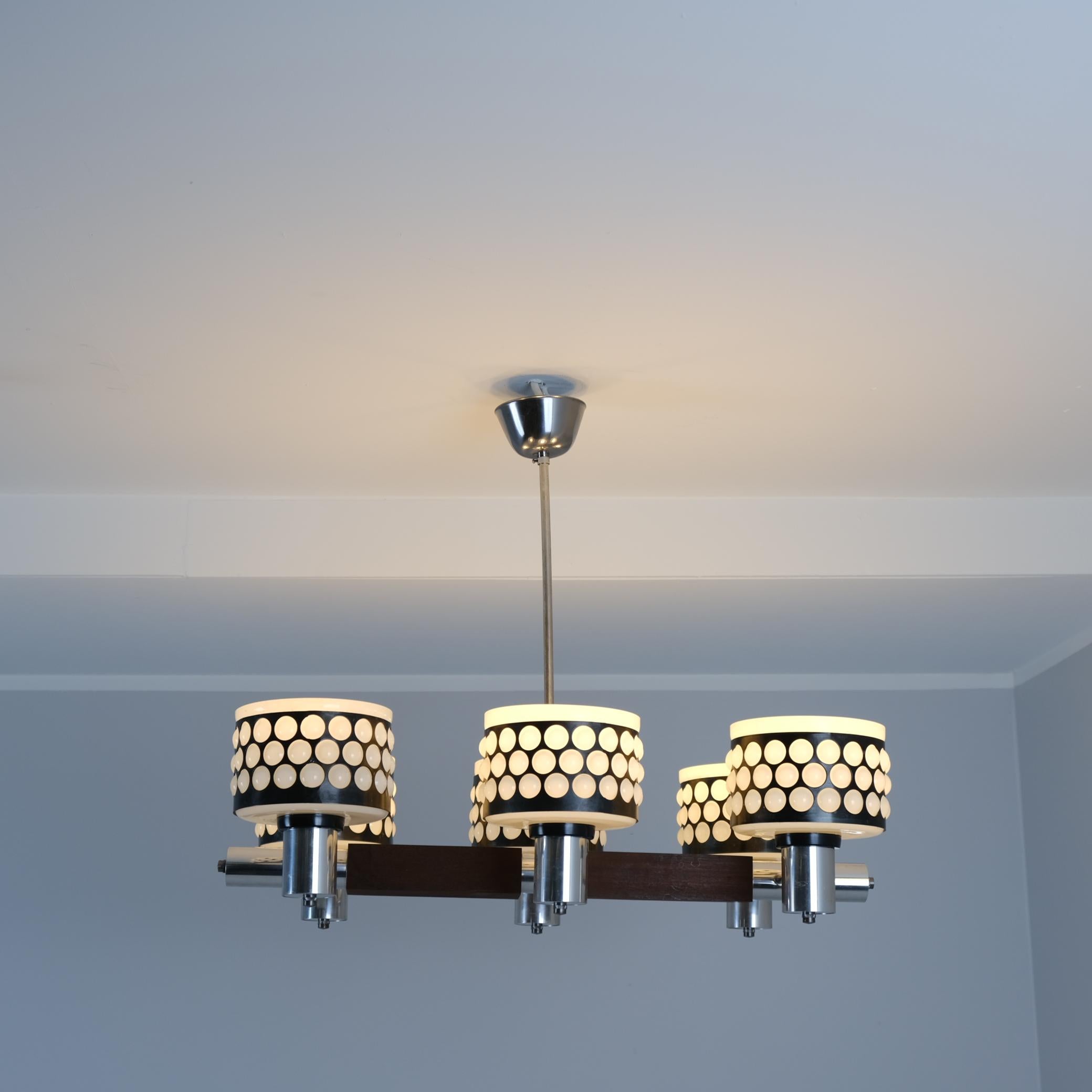 Ciondolo Stig Lindström di metà secolo, vetro, teak e cromo, Lival 1960s in vendita 2