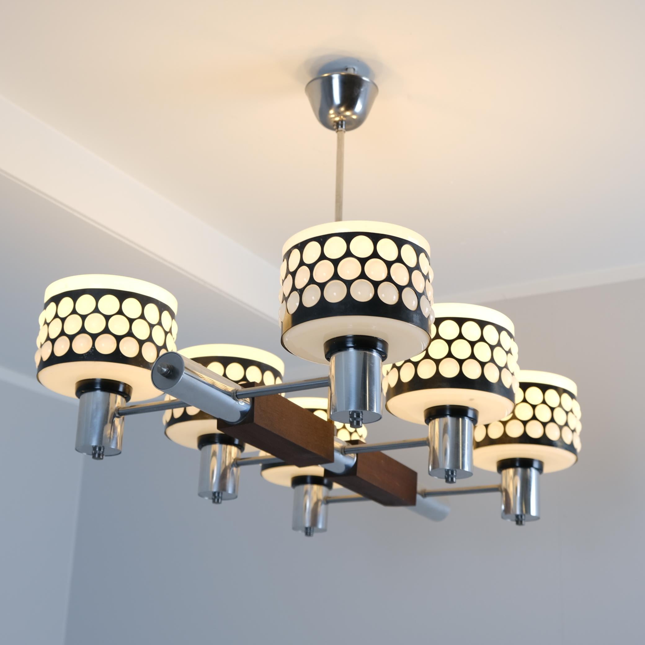 Mid-Century moderno Ciondolo Stig Lindström di metà secolo, vetro, teak e cromo, Lival 1960s in vendita