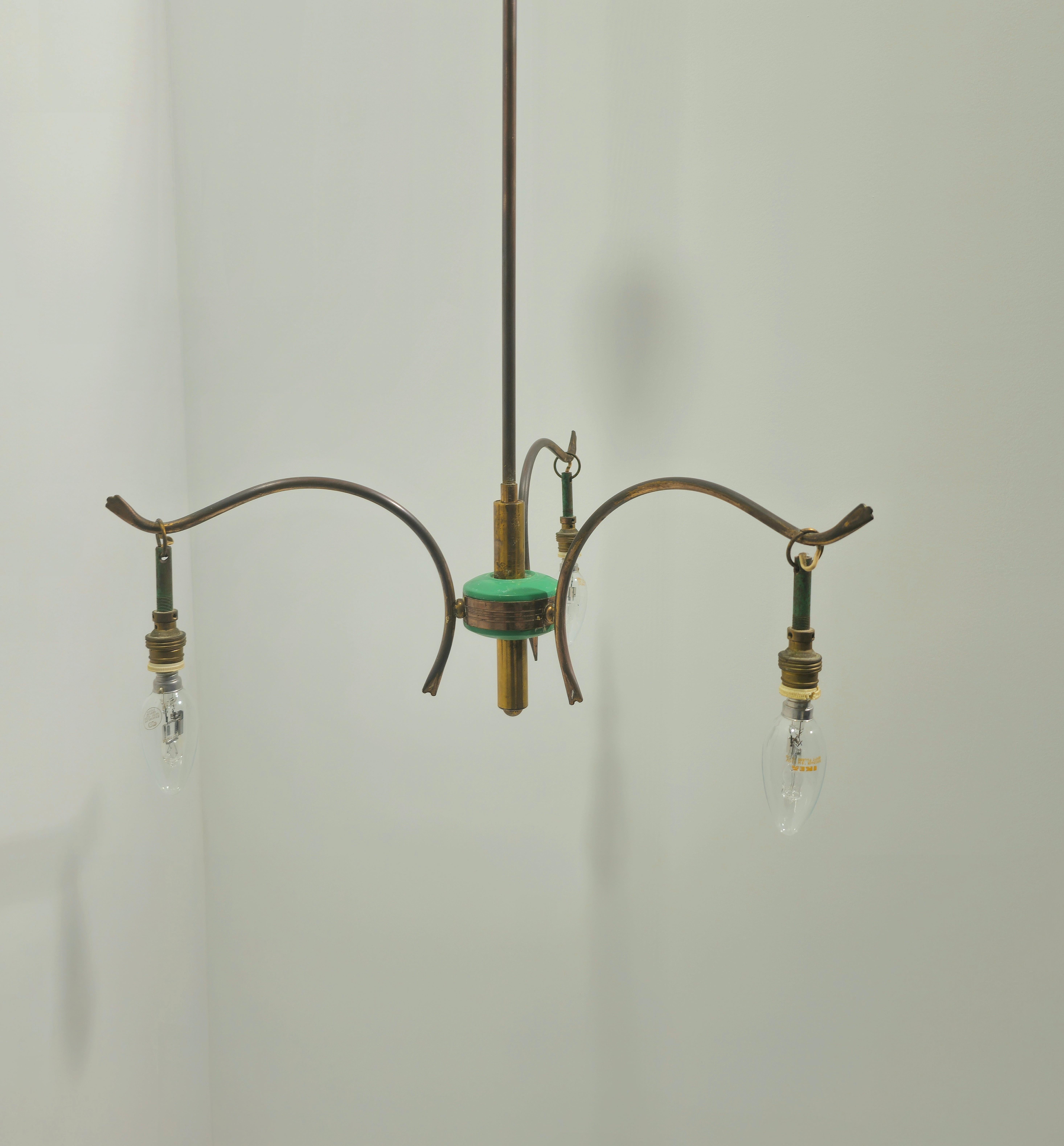 Mid-Century Modern Stilnovo Attr. Kronleuchter aus Glas und Messing, Italien 1960 (Moderne der Mitte des Jahrhunderts) im Angebot