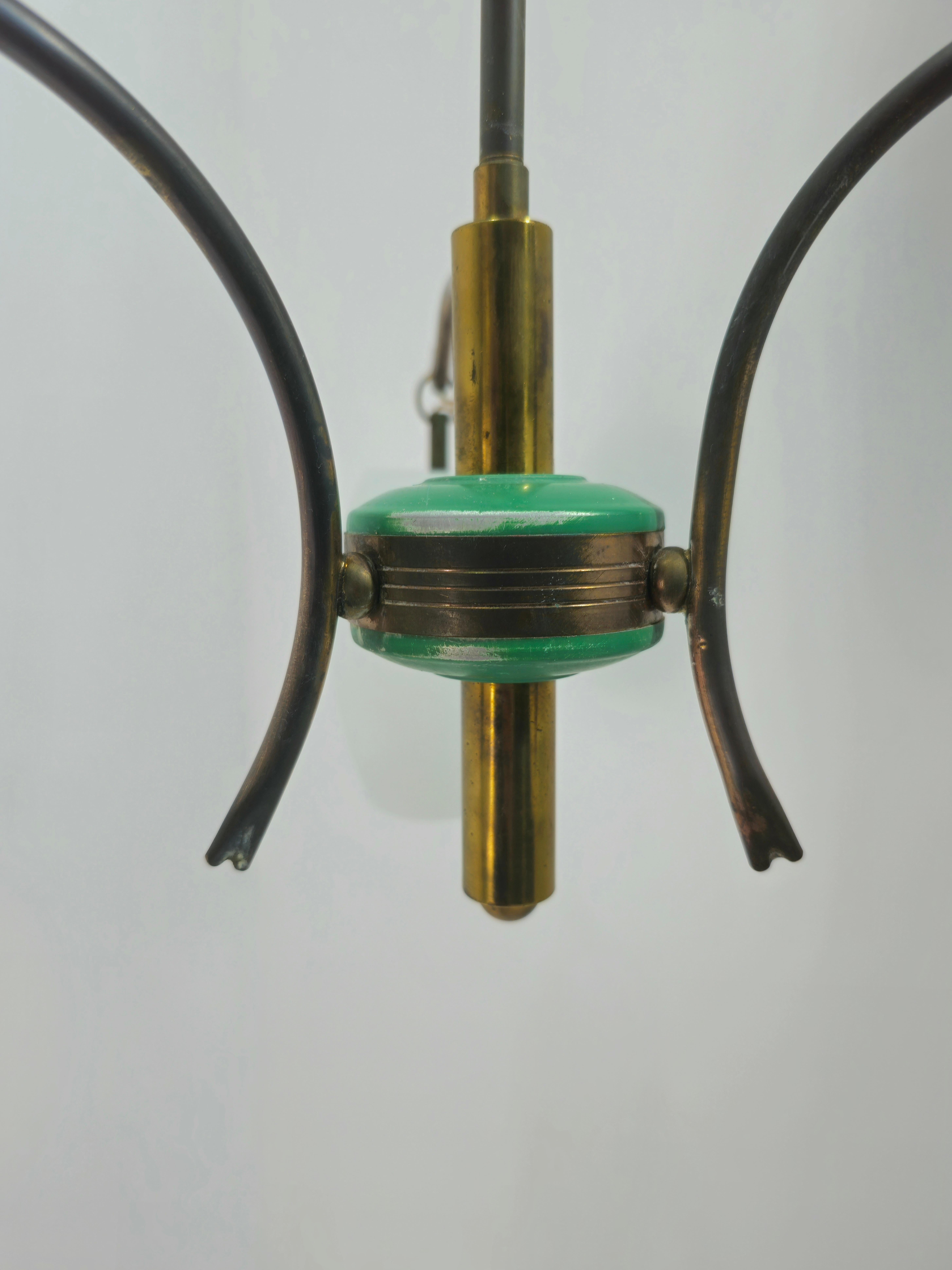 Mid-Century Modern Stilnovo Attr. Kronleuchter aus Glas und Messing, Italien 1960 (20. Jahrhundert) im Angebot