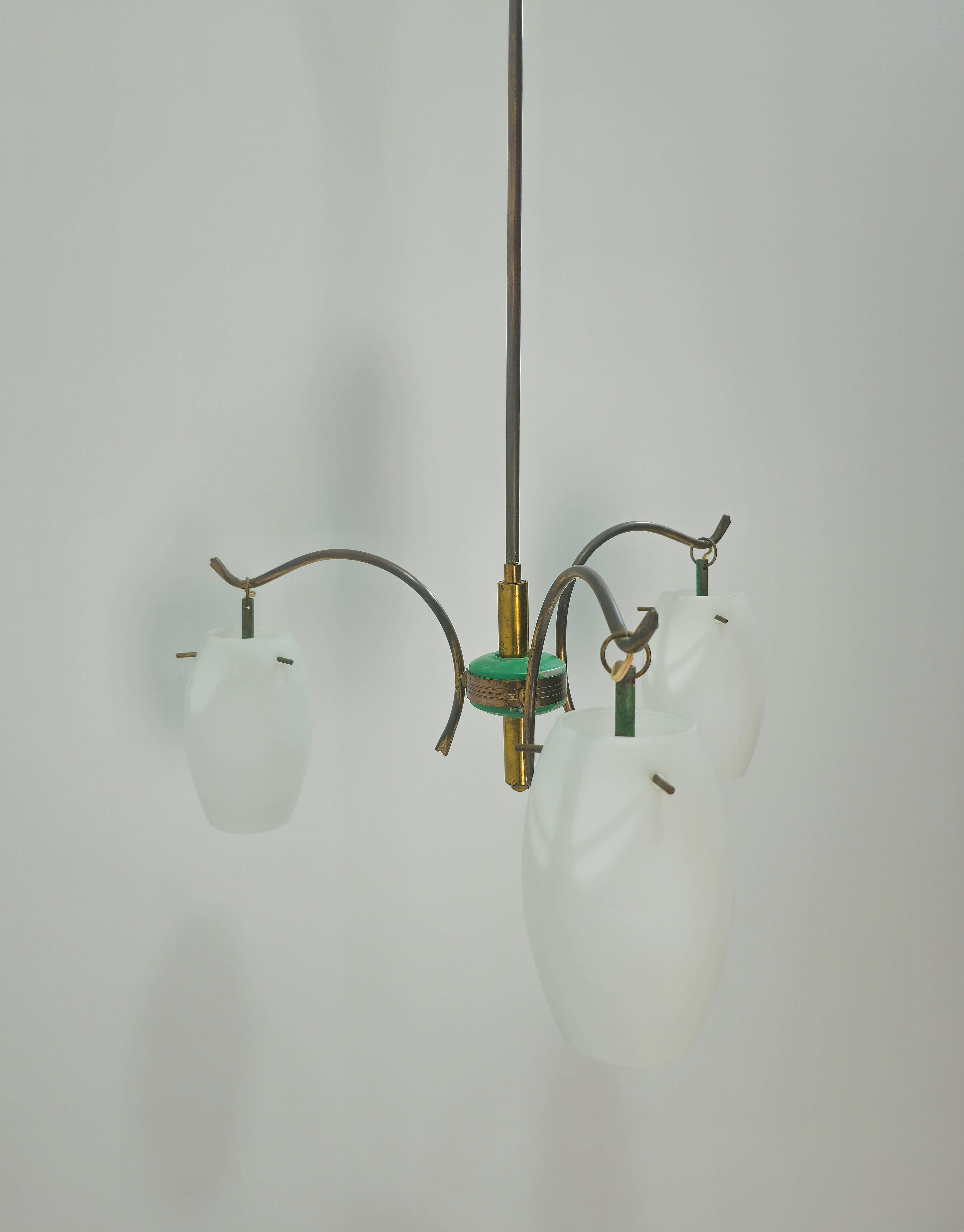 Mid-Century Modern Stilnovo Attr. Kronleuchter aus Glas und Messing, Italien 1960 im Angebot 2