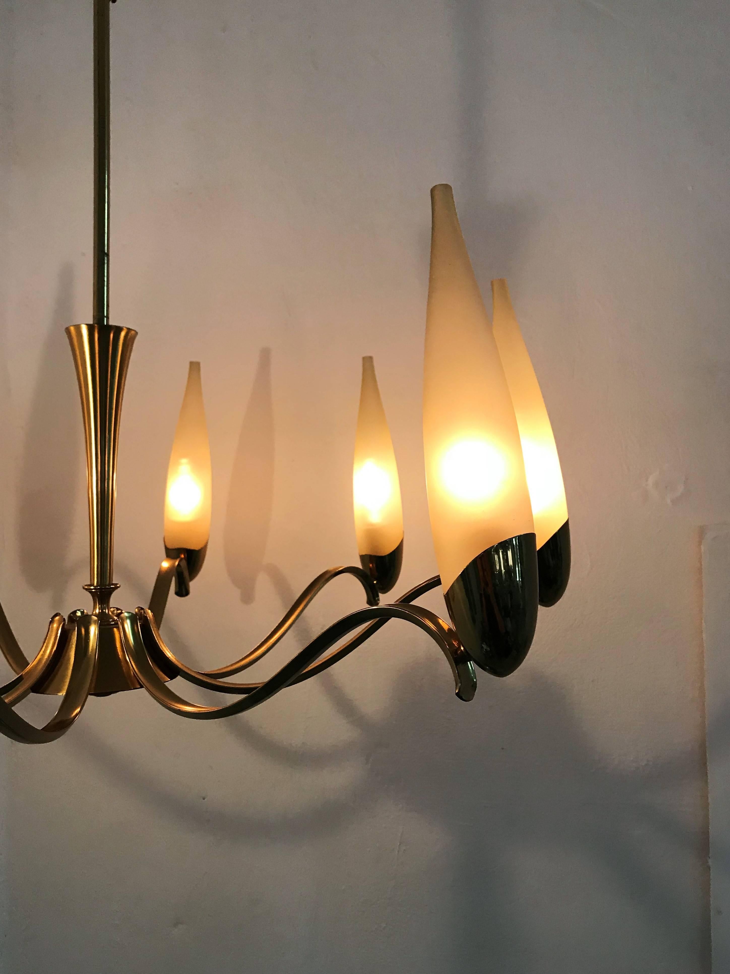 Eight-Light Mid-Century Modern chandelier attributed to Stilnovo, circa 1960.