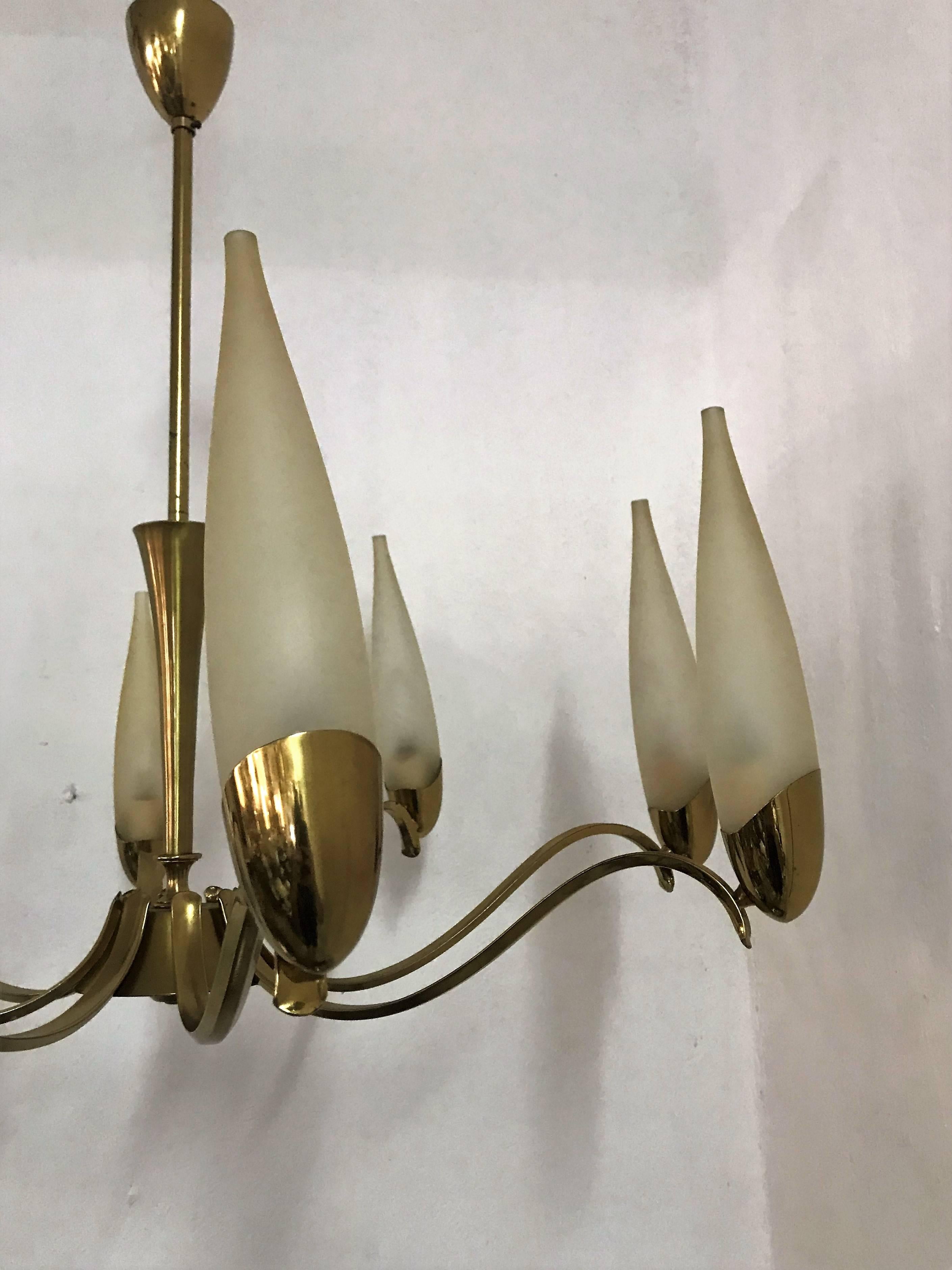 Mid-Century Modern Eight Light brass and Glass Chandelier, Italy, 1960 For Sale 1