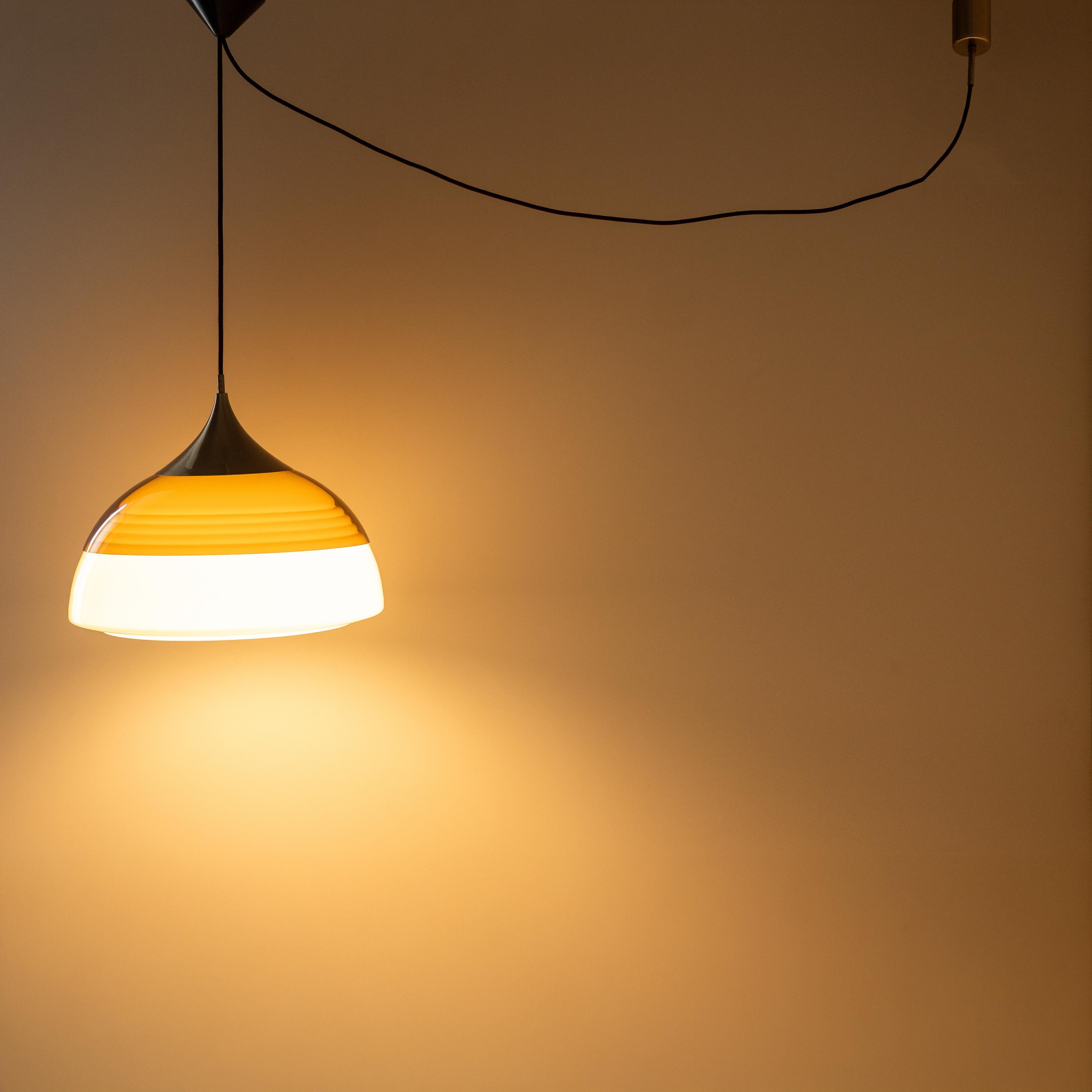 Mid Centuyr Modern Stilnovo Pendant, Model 1238, Italy 1960s

1960s Italian design Stilnovo pendant lamp, model 1238.  pristine example of mid-century Italian modernism, this lamp embodies the sophisticated simplicity and meticulous attention to