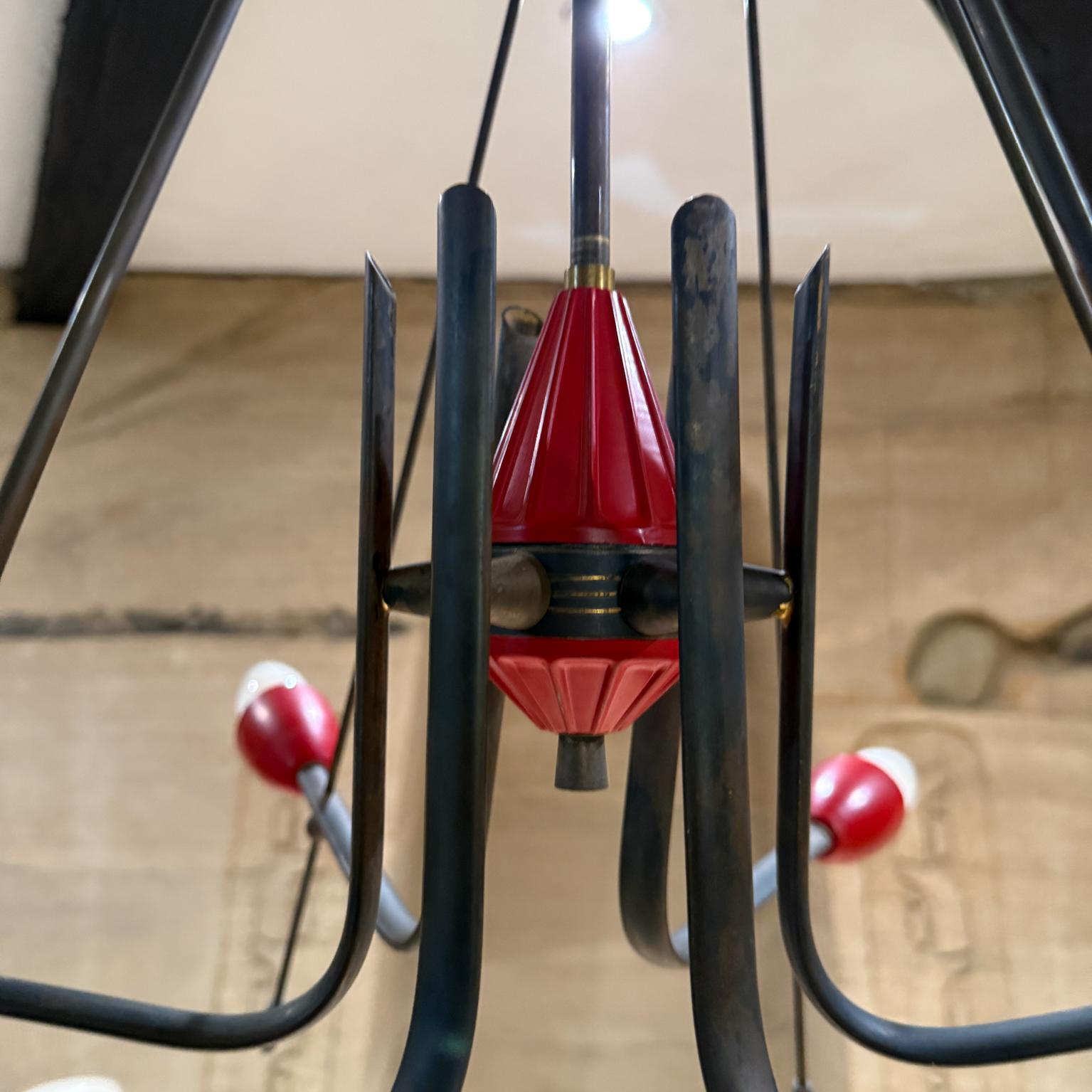 Moderna de mediados de siglo Stilnovo Araña de seis luces de latón macizo rojo Italia en venta 2