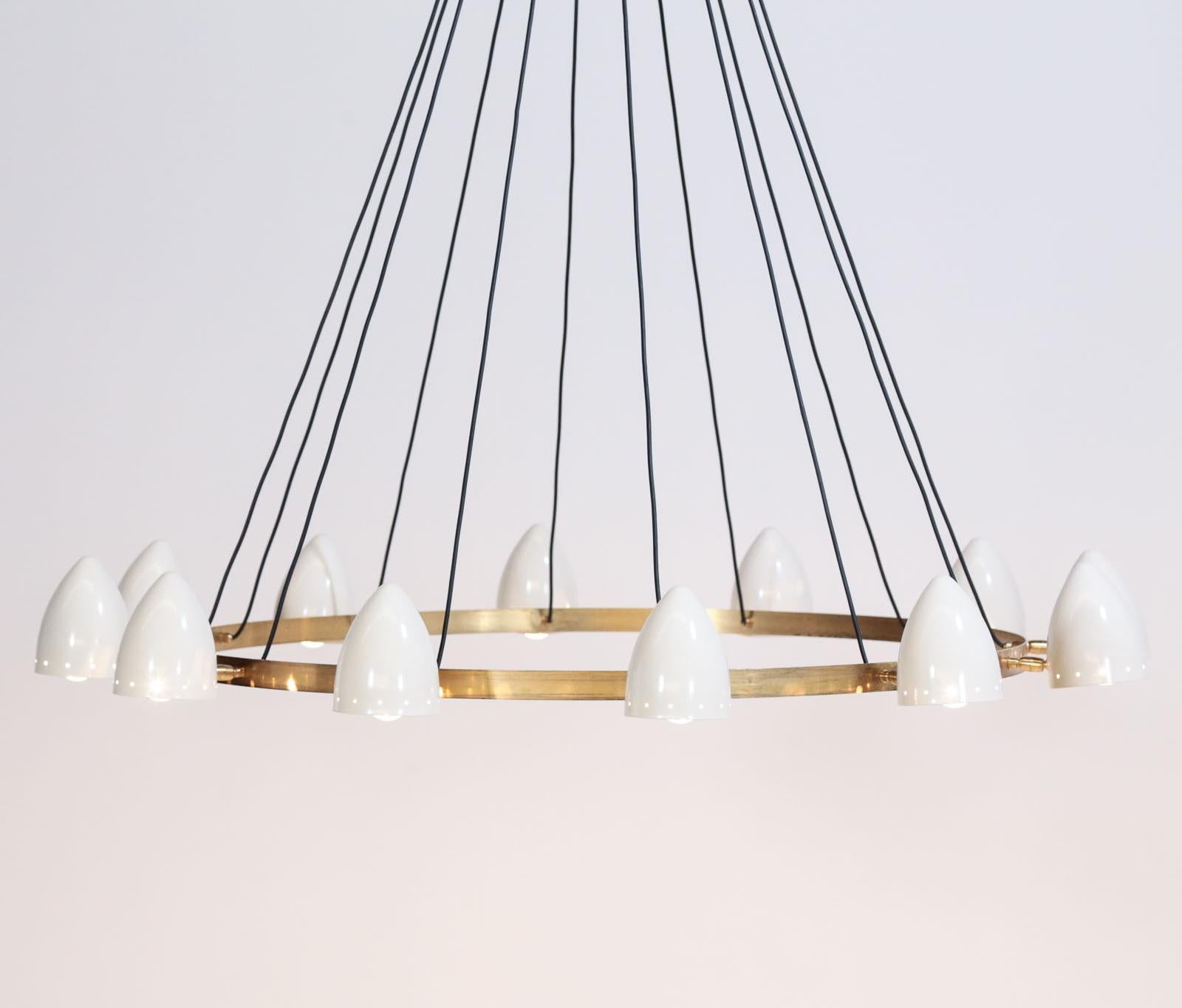 Mid-Century Modern Stilnovo Style Brass and Lacquer Italian Chandelier 12 Lights In New Condition In Bochum, NRW