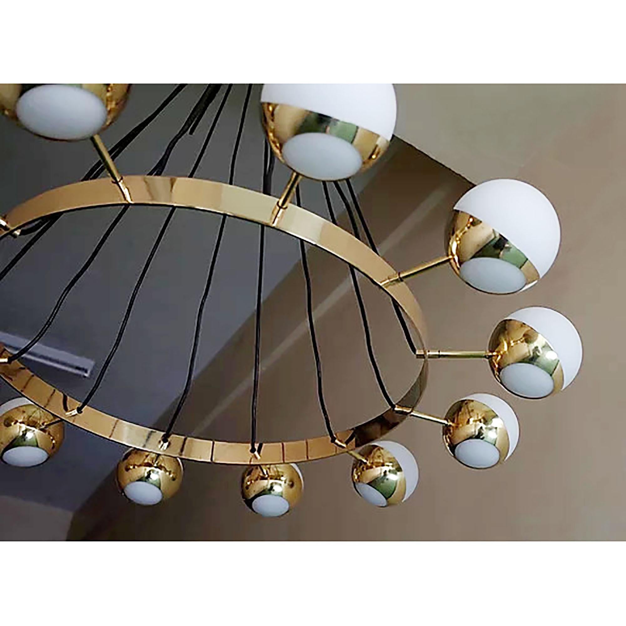 Large Stilnovo Style Italian Chandelier 12 Lights, Made of Brass and Glass In New Condition For Sale In Bochum, NRW