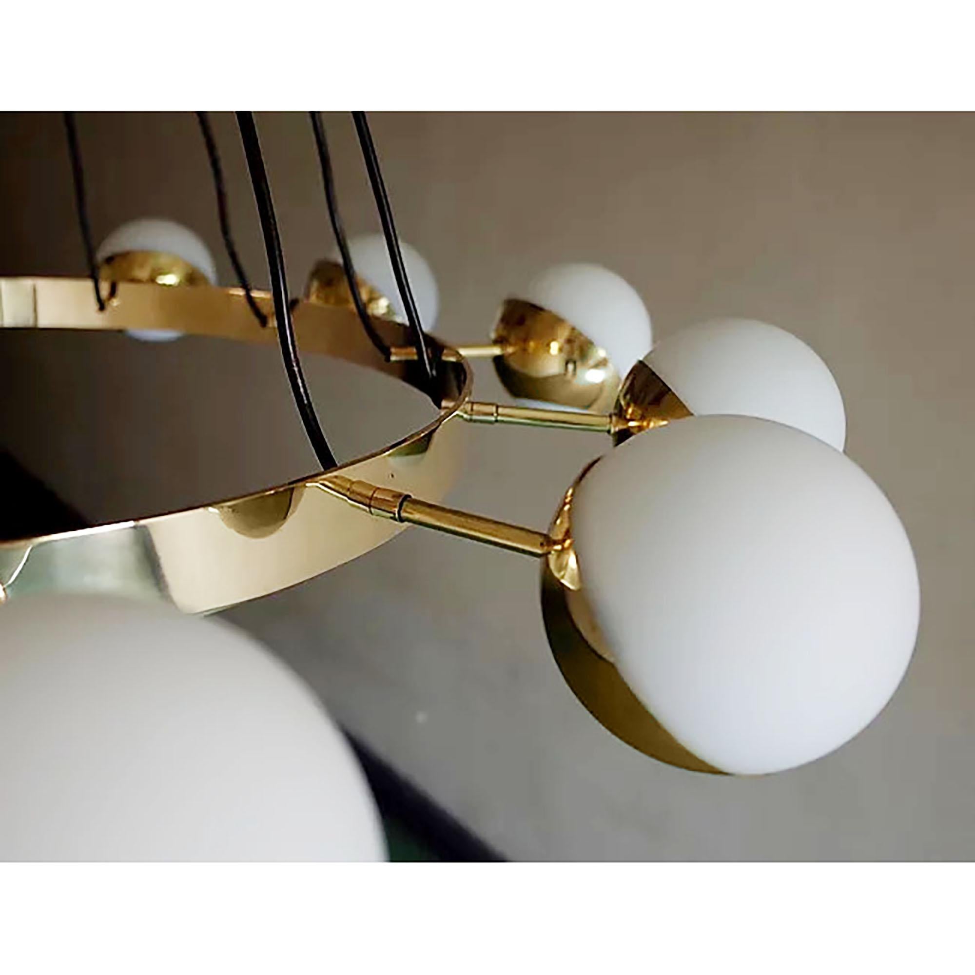 Contemporary Large Stilnovo Style Italian Chandelier 12 Lights, Made of Brass and Glass For Sale