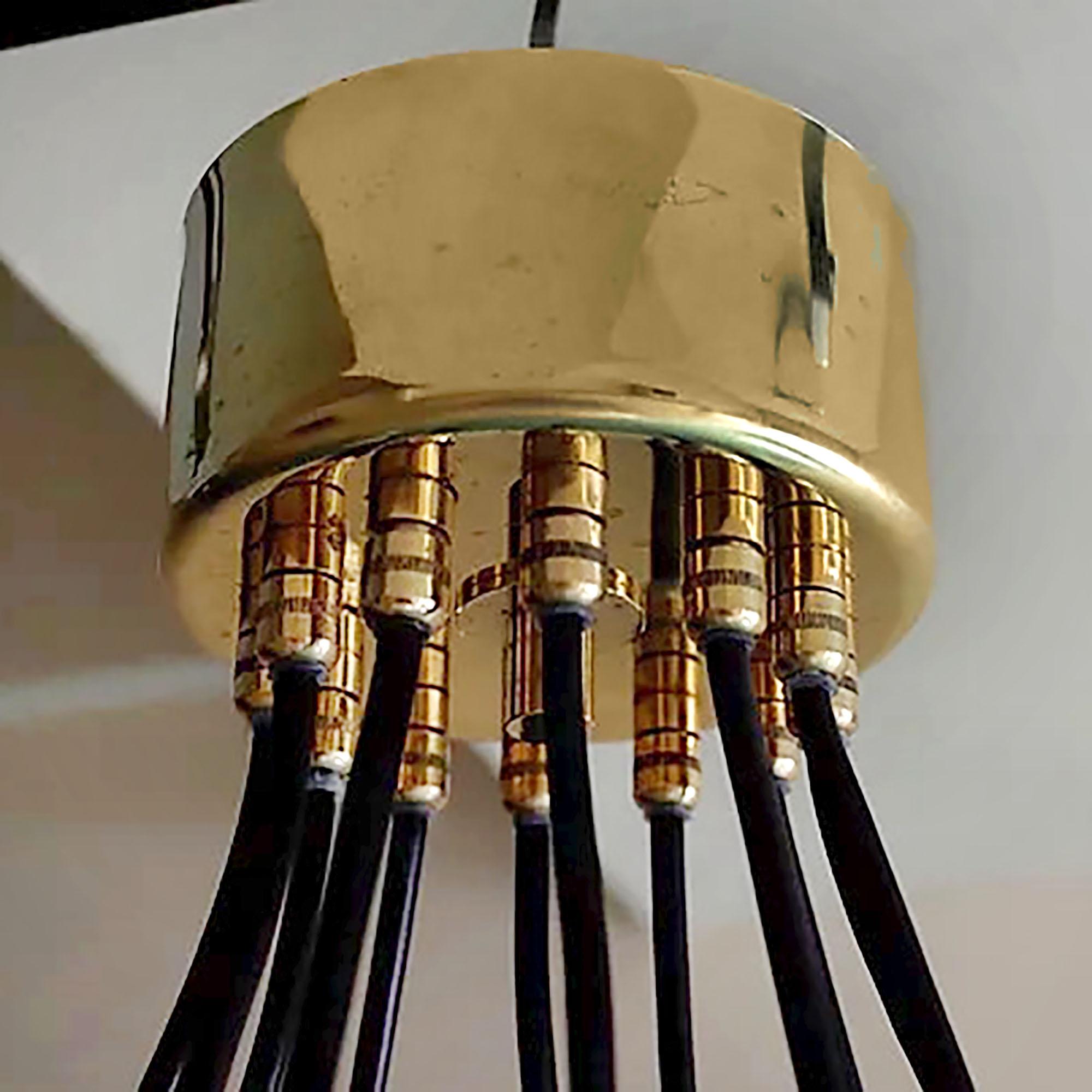 Large Stilnovo Style Italian Chandelier 12 Lights, Made of Brass and Glass For Sale 1