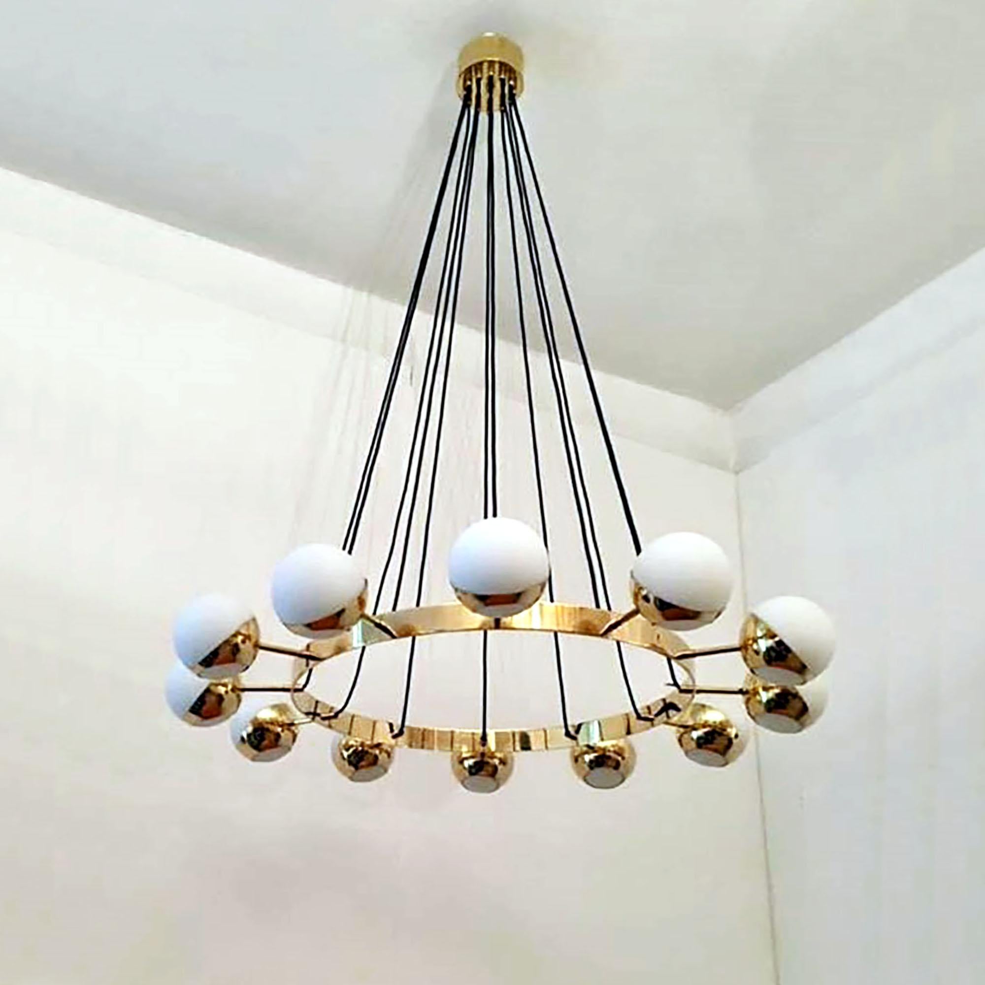 Large Stilnovo Style Italian Chandelier 12 Lights, Made of Brass and Glass For Sale 2