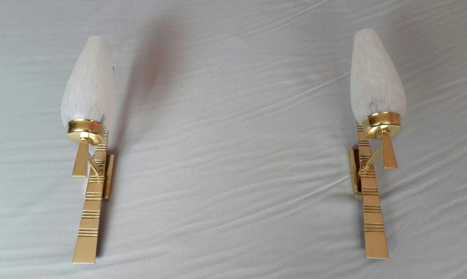 Very nice pair of midcentury Italian sconces in bronze with shades in thick cloudy Opaline frosted glass in style of Stilnovo
The pair is in excellent original condition. Electrical part is new and complies with US standards. (screw bulb maxi 60