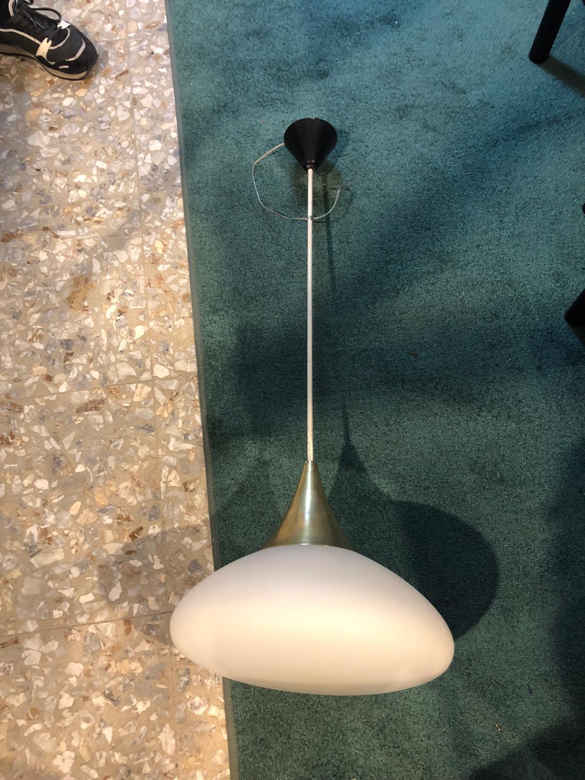 Amazing, Stilnovo Style chandelier brass, Satin Brass and opaline glass. Italy 1960
Good condition, original patina, runs on both 110-240 volts and needs a normal E27 bulb.
A professional electrician checked and wired the chandelier to make it