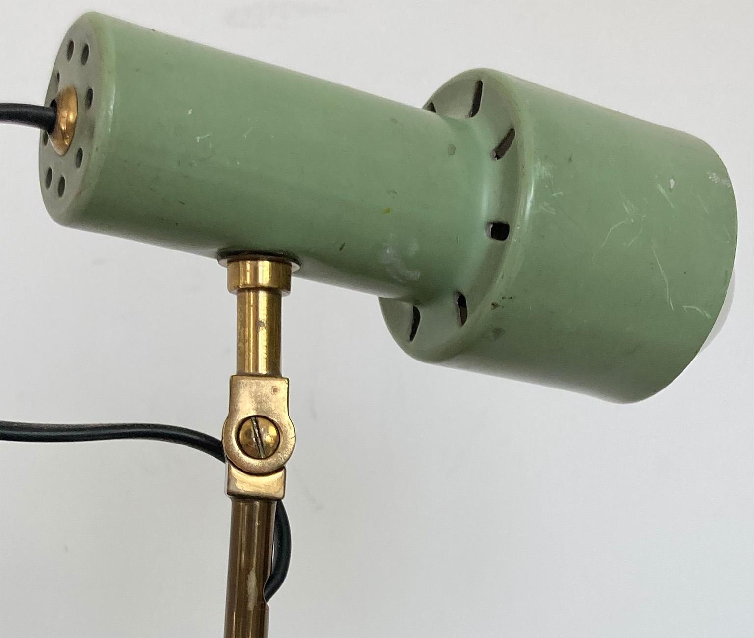 Mid-Century Modern Stilnovo Table Lamp in Green Lacquered Metal, Milano, 1950s 1