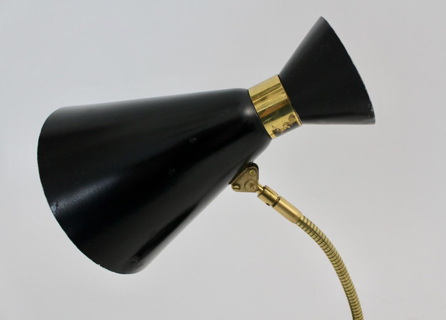 Mid-Century Modern Stilnovo Vintage Brass Black Table Lamp, Italy, 1950s For Sale 1