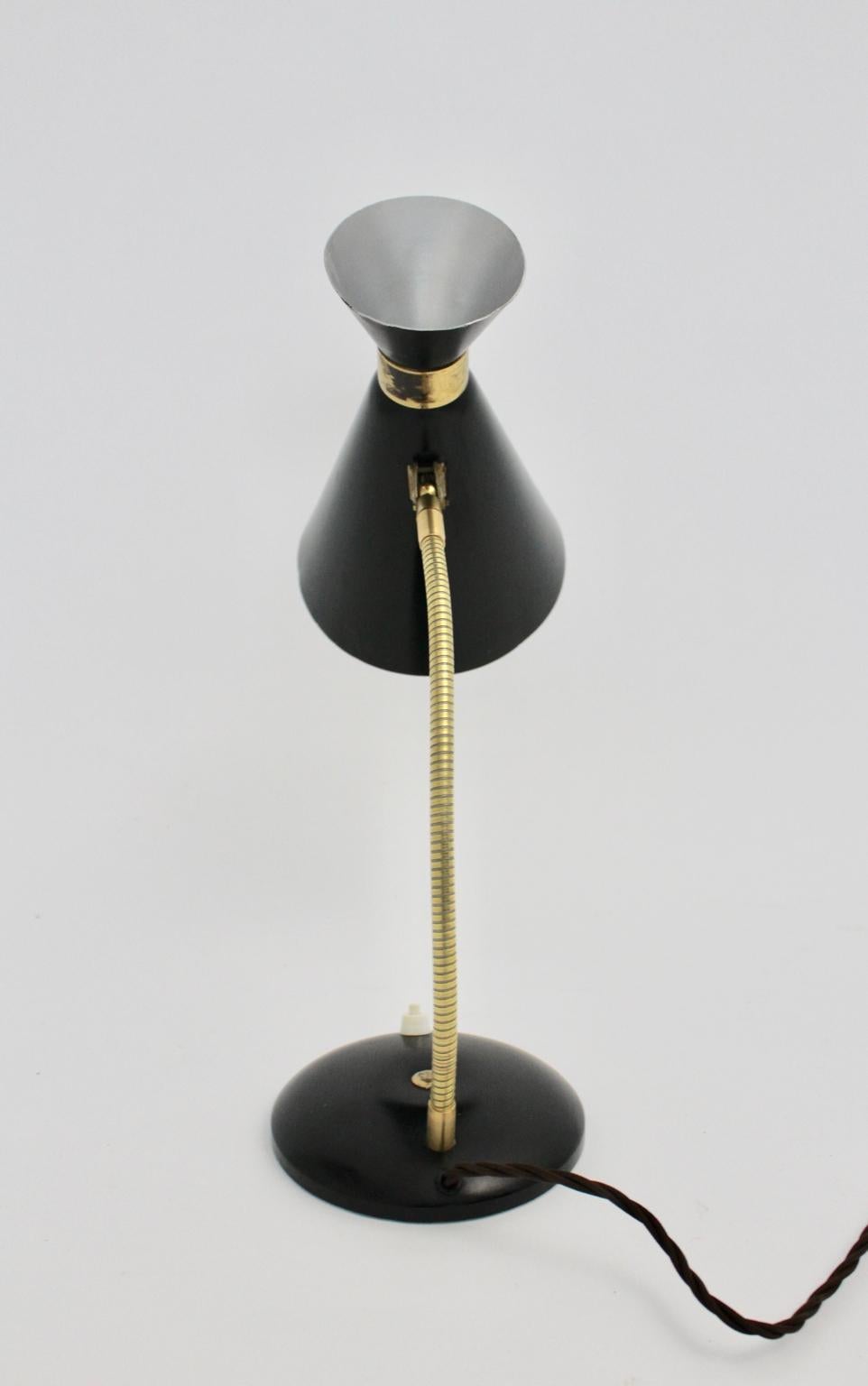 Mid-Century Modern Stilnovo Vintage Brass Black Table Lamp, Italy, 1950s In Good Condition For Sale In Vienna, AT
