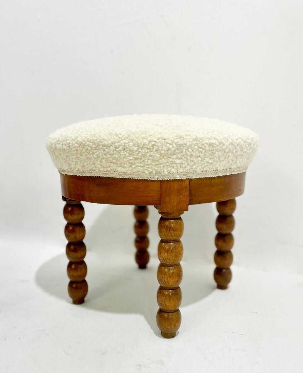 Mid-Century Modern Stool, Oak and White Bouclé Fabric, 1970s.2 available  In Good Condition For Sale In Brussels, BE