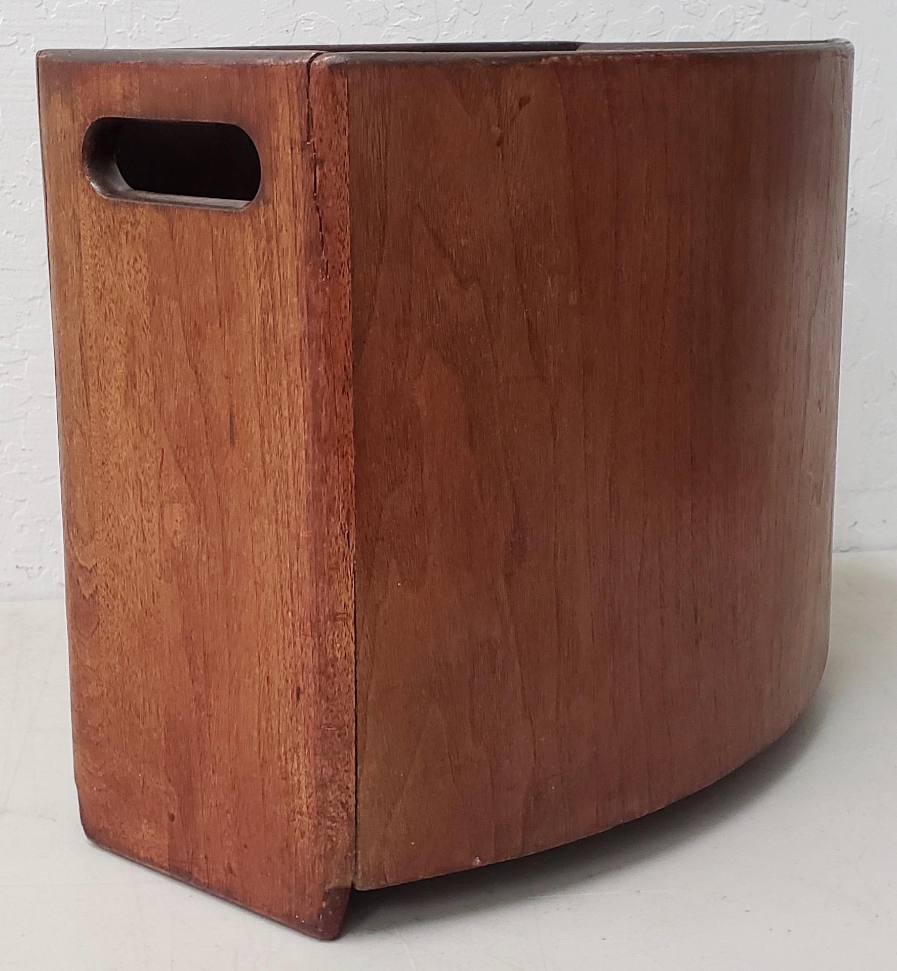 Mid-Century Modern Stow & Davis teak paper bin, circa 1960s

Vintage waste basket bin by Stow and Davis. The bin is made from teak. Good vintage condition. Small crack near the top. See pics.

Handles on each side for easy pick up.

Dimensions