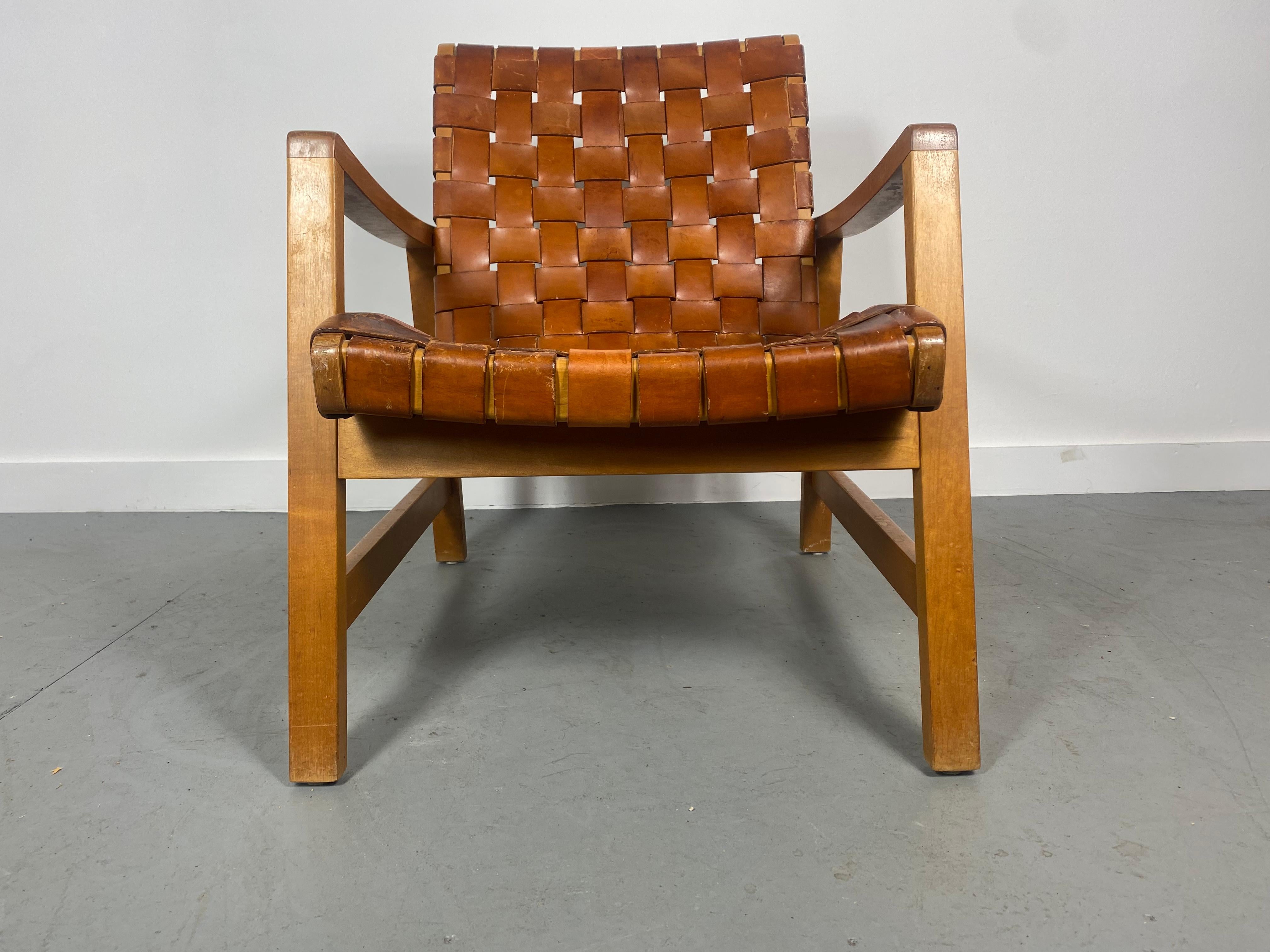 Mid-Century Modern strap leather webbed lounge chair by Jens Risom for Knoll. Early, Knoll bow-tie label. Wonderful Original, color and finish 
 perfect patina, Worn in all the right places. Chair has some replaced leather strapping. Extremely