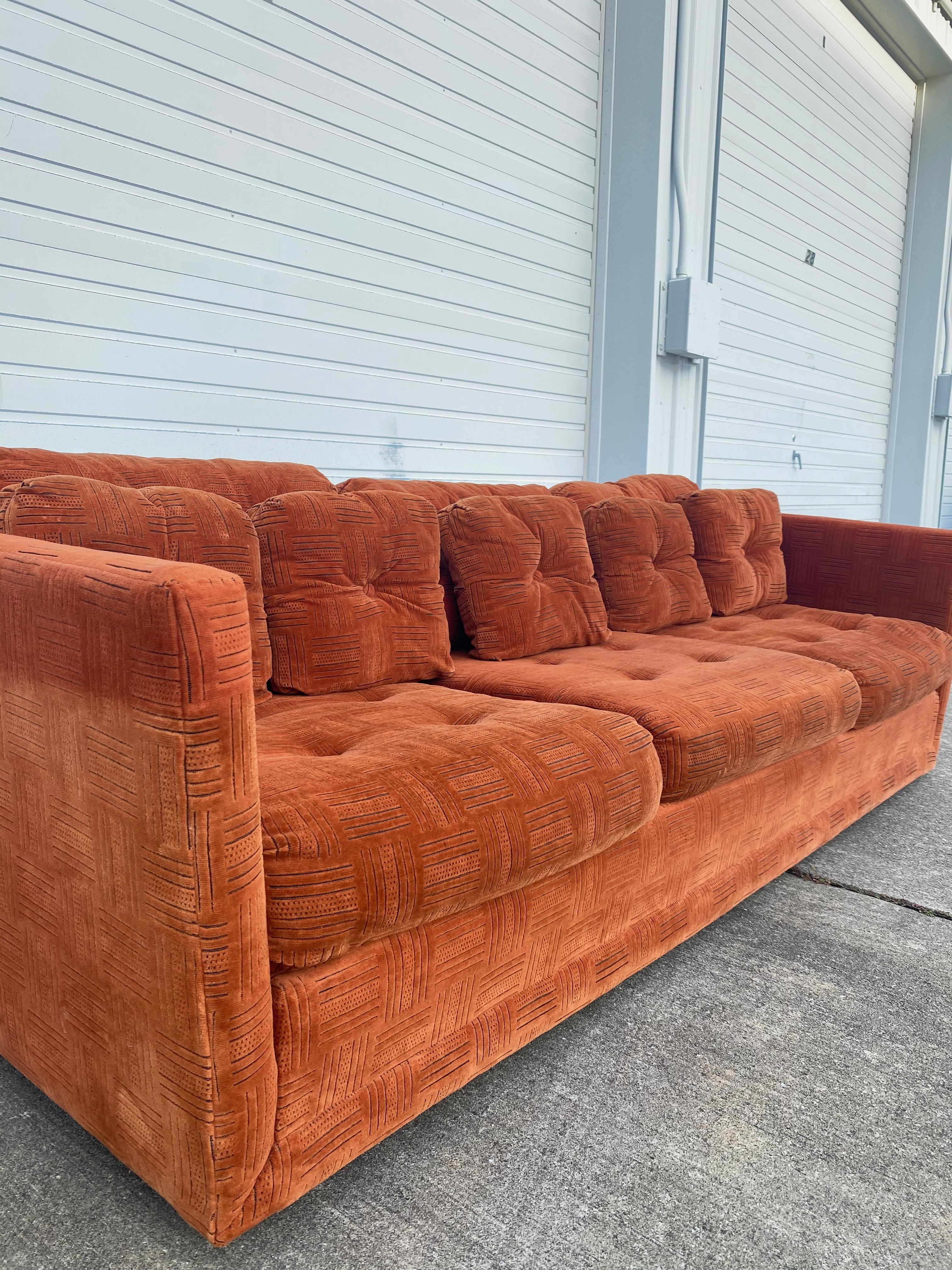 Mid-Century Modern Stratford Tuxedo 3-Seater Sofa In Distressed Condition In Medina, OH