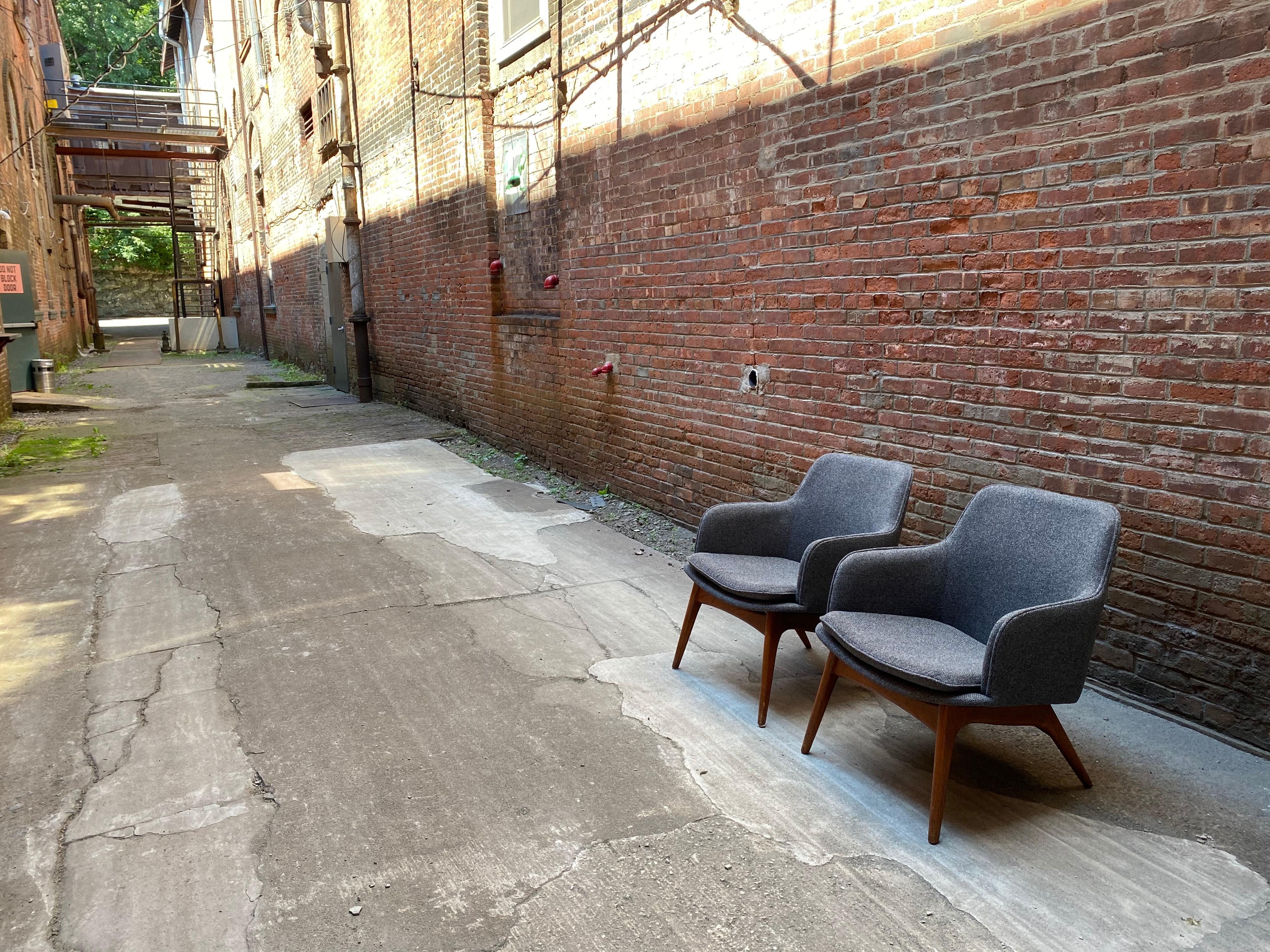Mid-Century Modern Streamlined Bucket Chairs For Sale 3