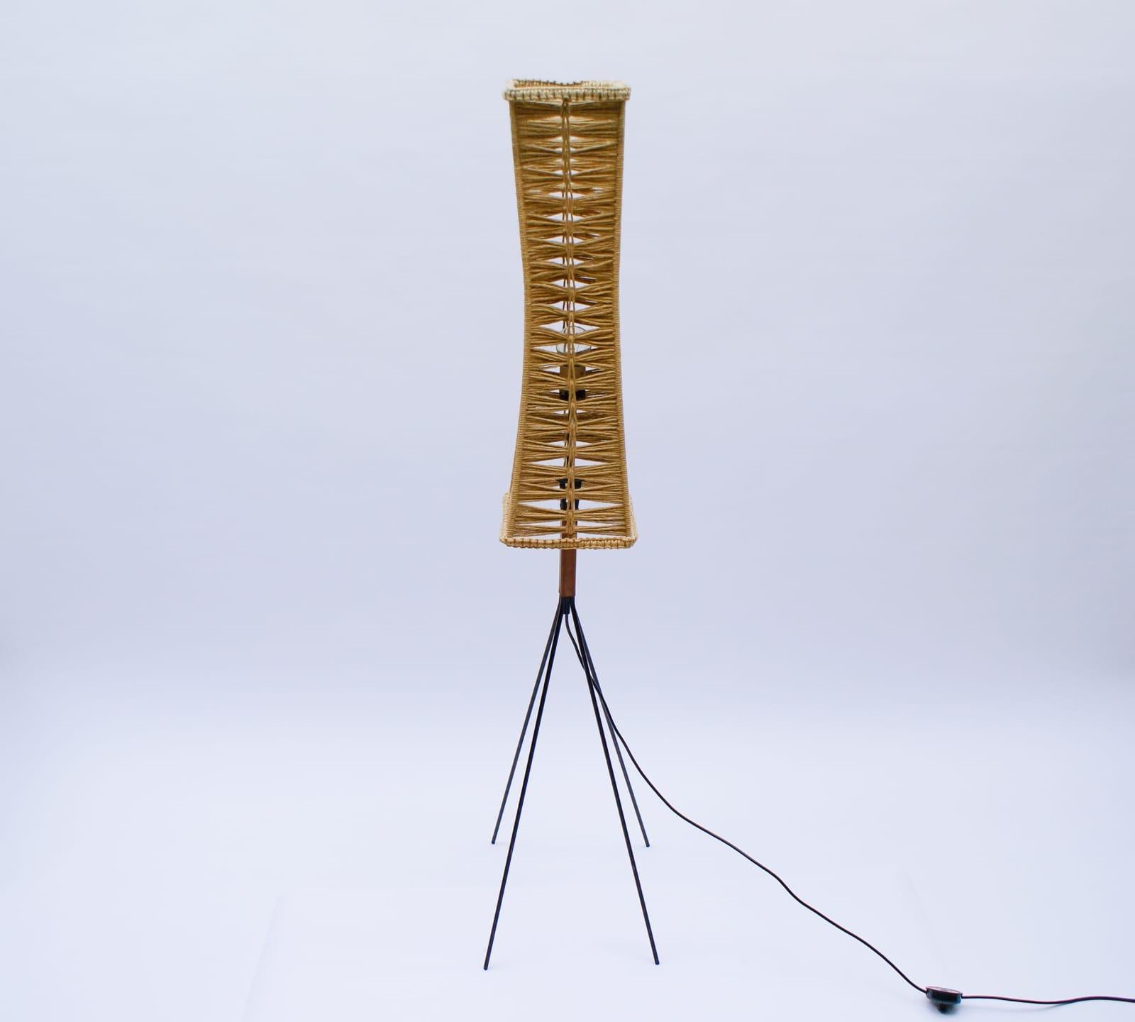 Mid-Century Modern string legs floor lamp with braided shade.

Executed in metal and jute cord, the lamp needs 1 x E27 / E 26 Edison screw fit bulb, is wired, and in working condition. It runs both on 110 / 230 volt.


 
