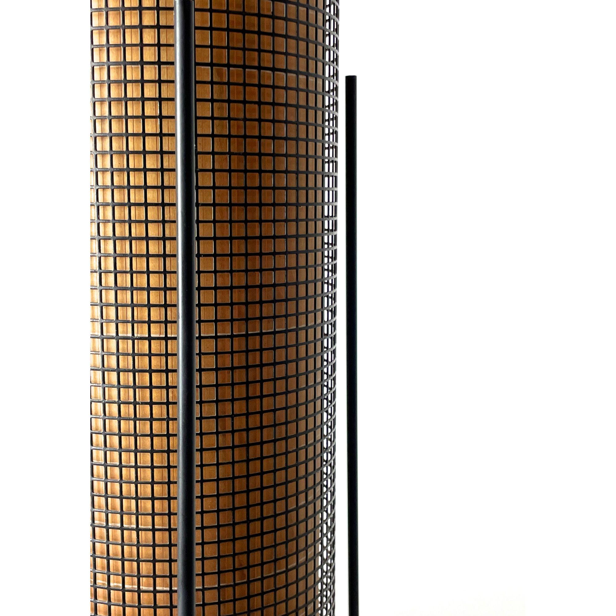 Lampe de table à cylindre tripode en fer, fabriquée par un Studio Modernity, années 50 Bon état - En vente à Troy, MI