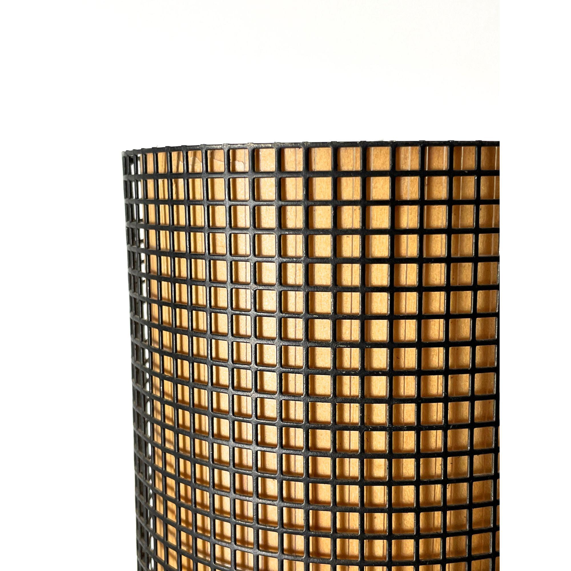 20ième siècle Lampe de table à cylindre tripode en fer, fabriquée par un Studio Modernity, années 50 en vente