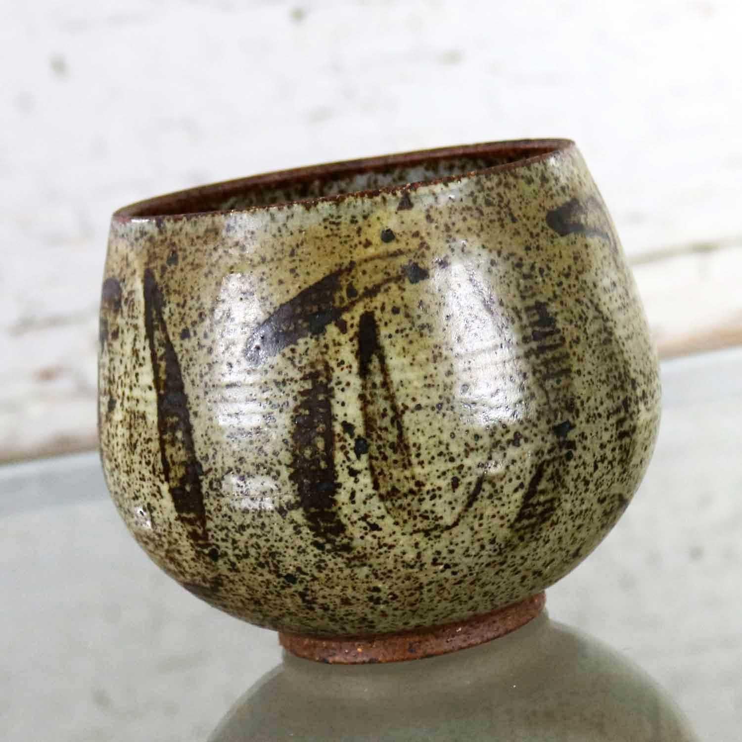 American Mid-Century Modern Studio Ceramic Stoneware Pot by Mark Zamantakis For Sale