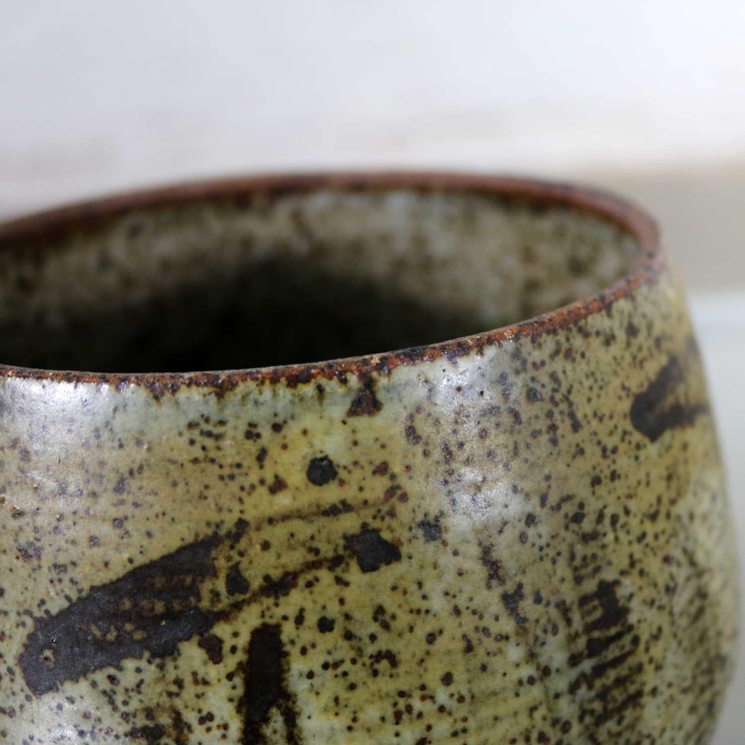 20th Century Mid-Century Modern Studio Ceramic Stoneware Pot by Mark Zamantakis For Sale