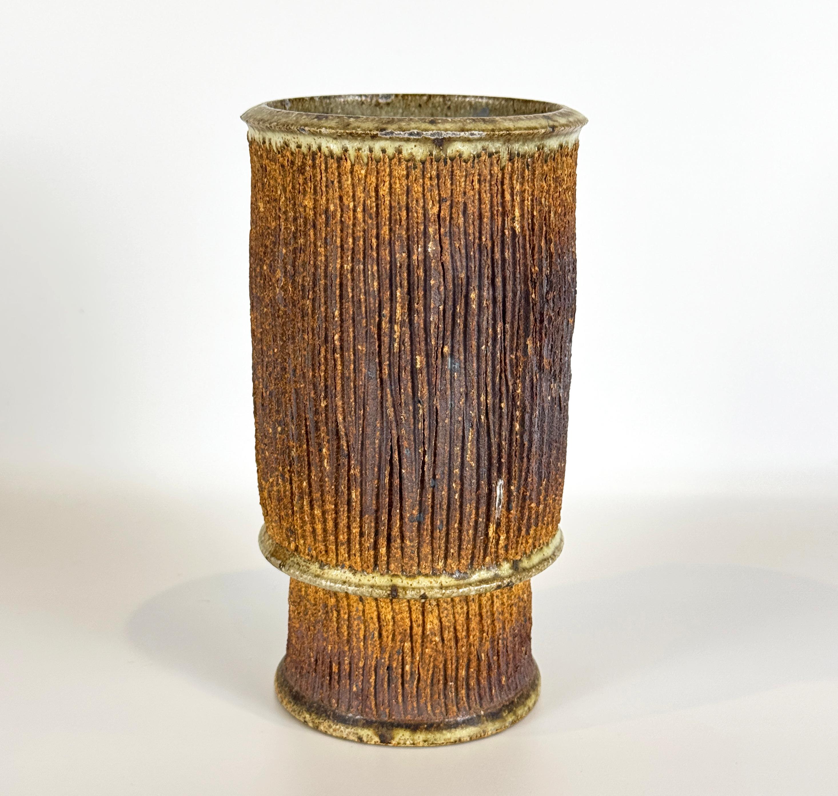 Mid-Century Modern Vase en céramique de Studio Modernity de style Brutalist en vente