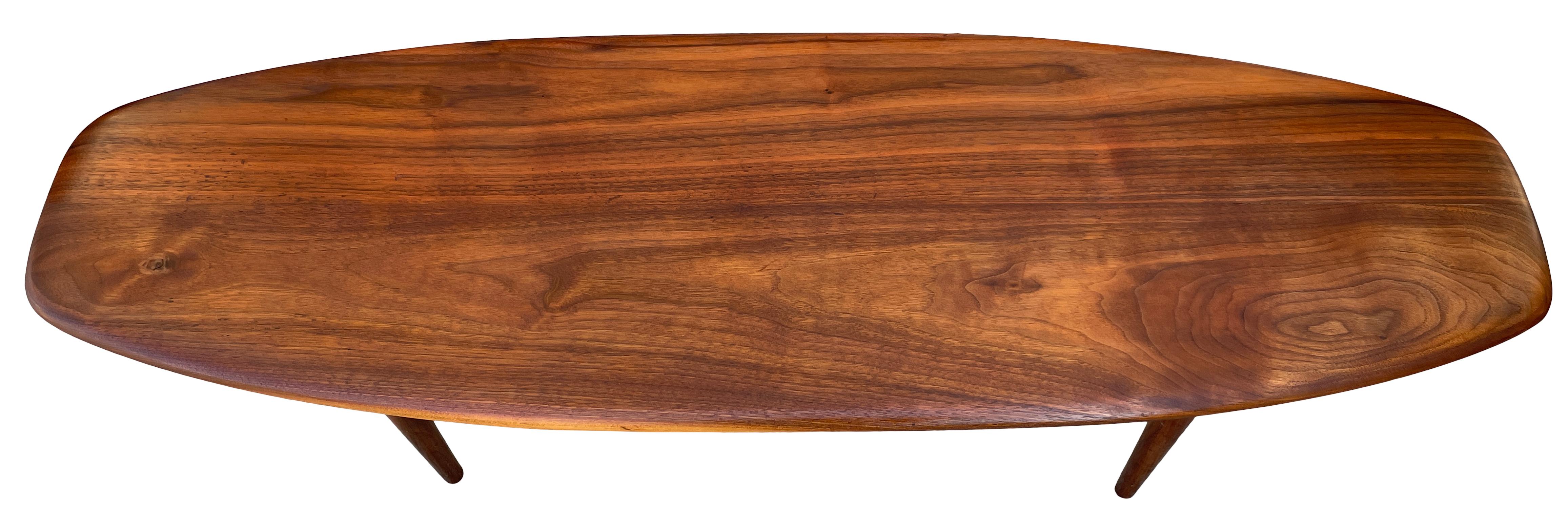Mid-Century Modern Studio Craft Small Surfboard Shaped Walnut Coffee Table In Good Condition In BROOKLYN, NY