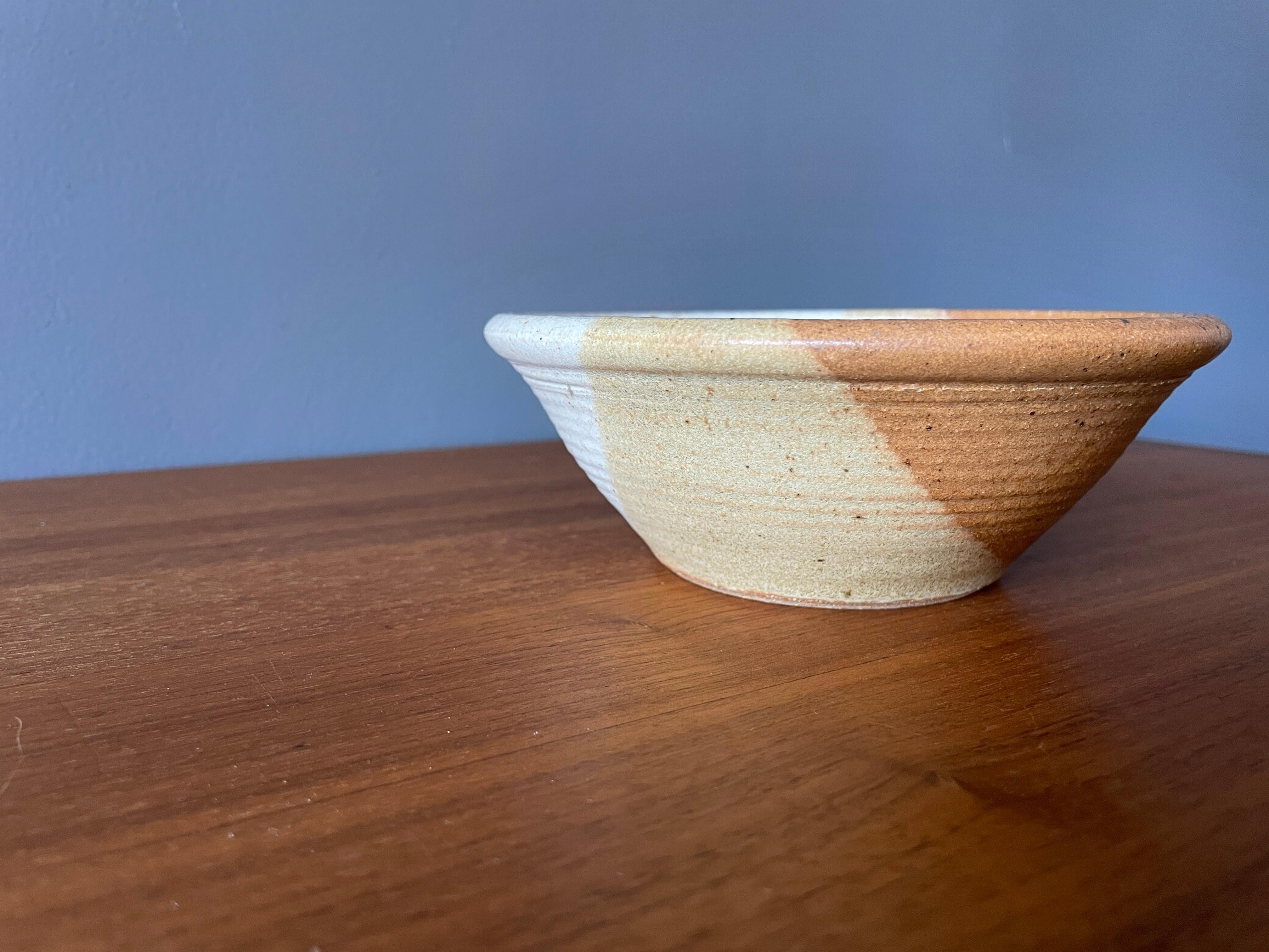 Mid-Century Modern ceramic bowl. Signed by the artist and dated 1975. Beautiful colors, composition and glazing.