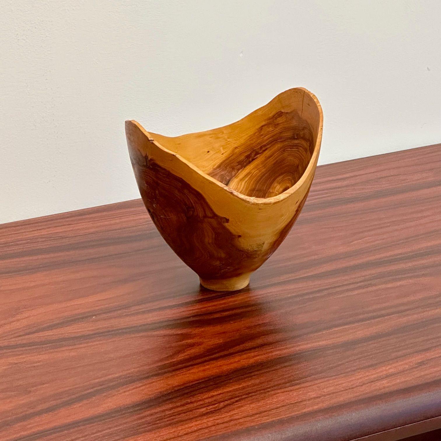 Mid-Century Modern Studio Made Bowl / Vessel, Tableware, White Cedar, Signed In Good Condition For Sale In Stamford, CT