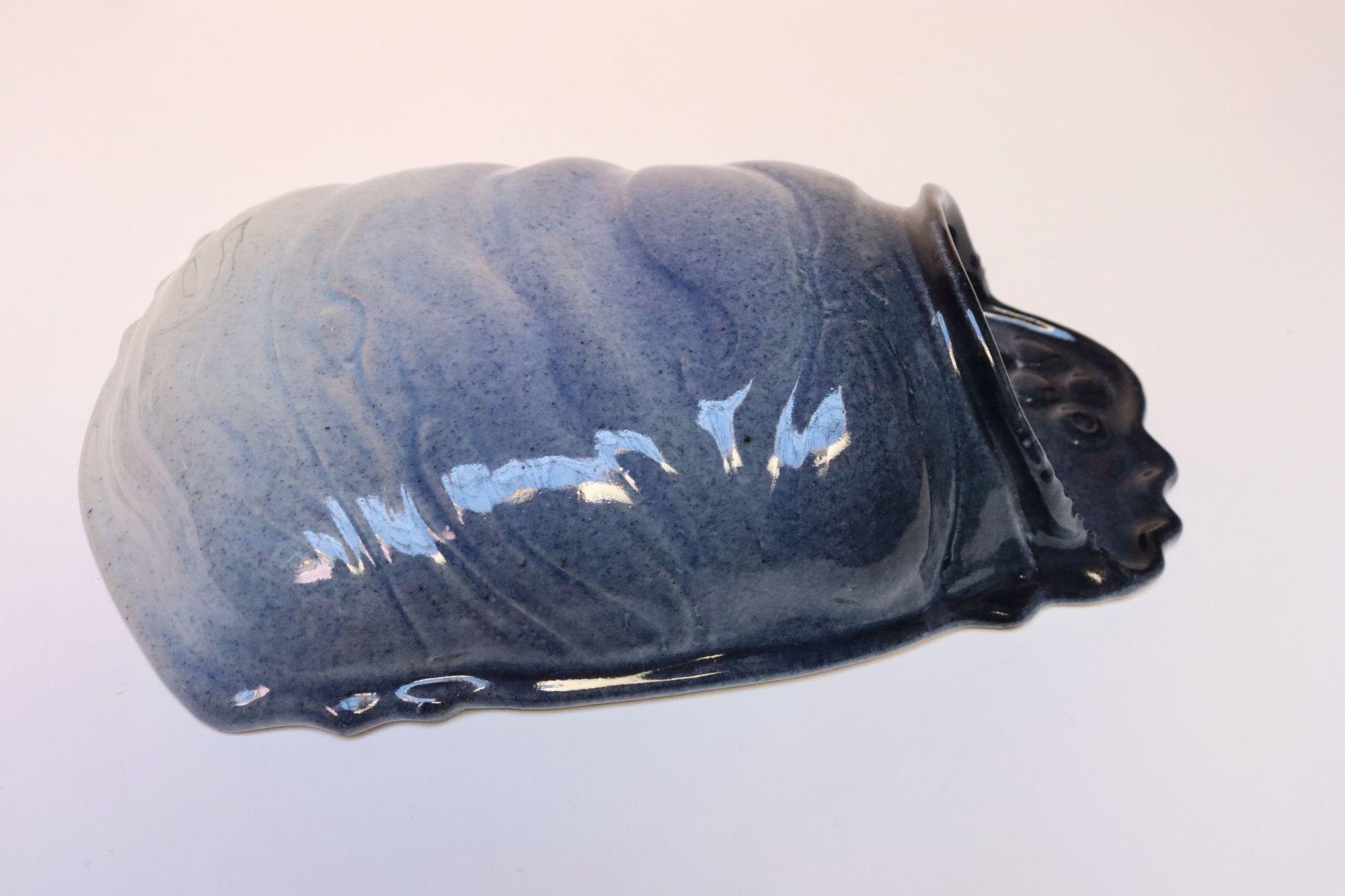 Milieu du XXe siècle Porte-lettres ombré bleu de Deanna Nichols en Studio Pottery, moderne du milieu du siècle en vente